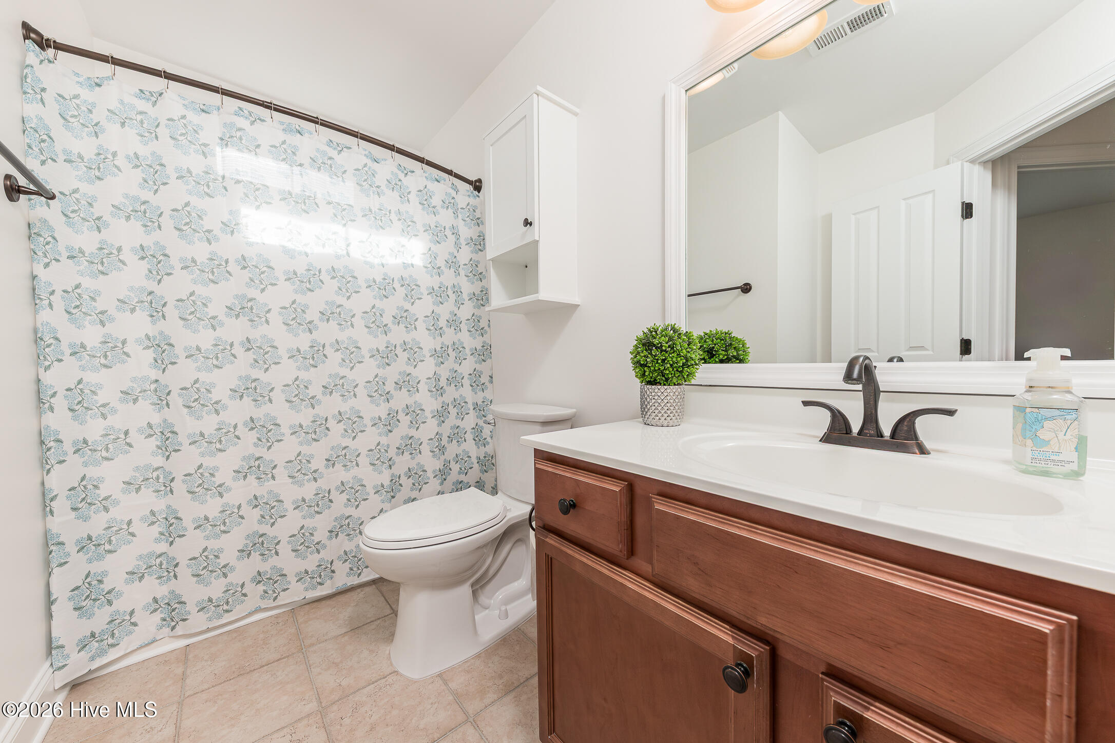 100566489 | Photo 47