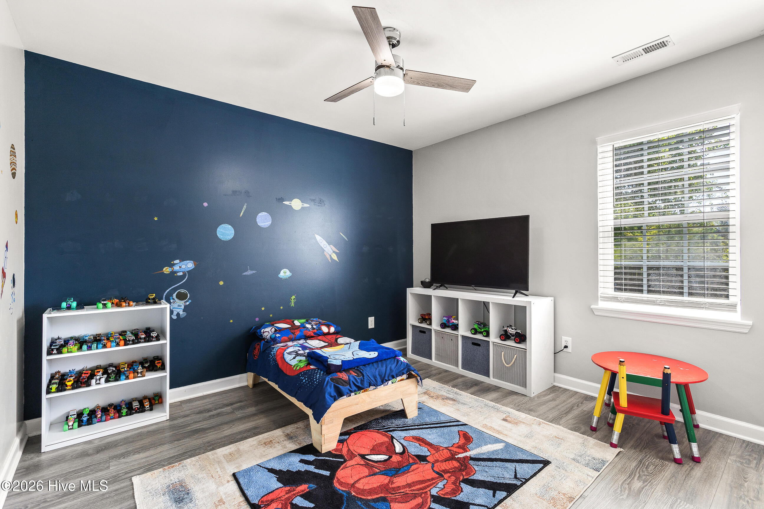 100568370 | Photo 20