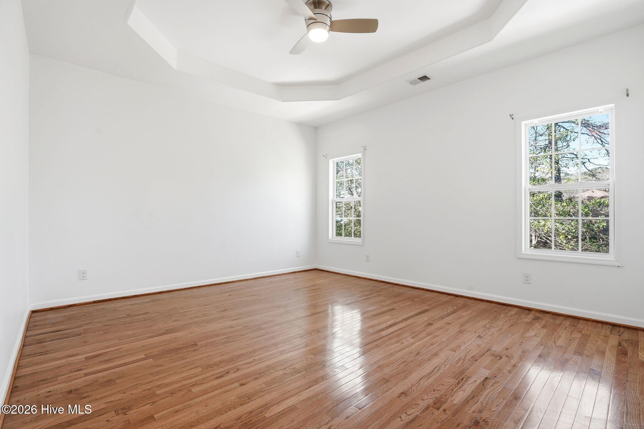 100560935 | Photo 66