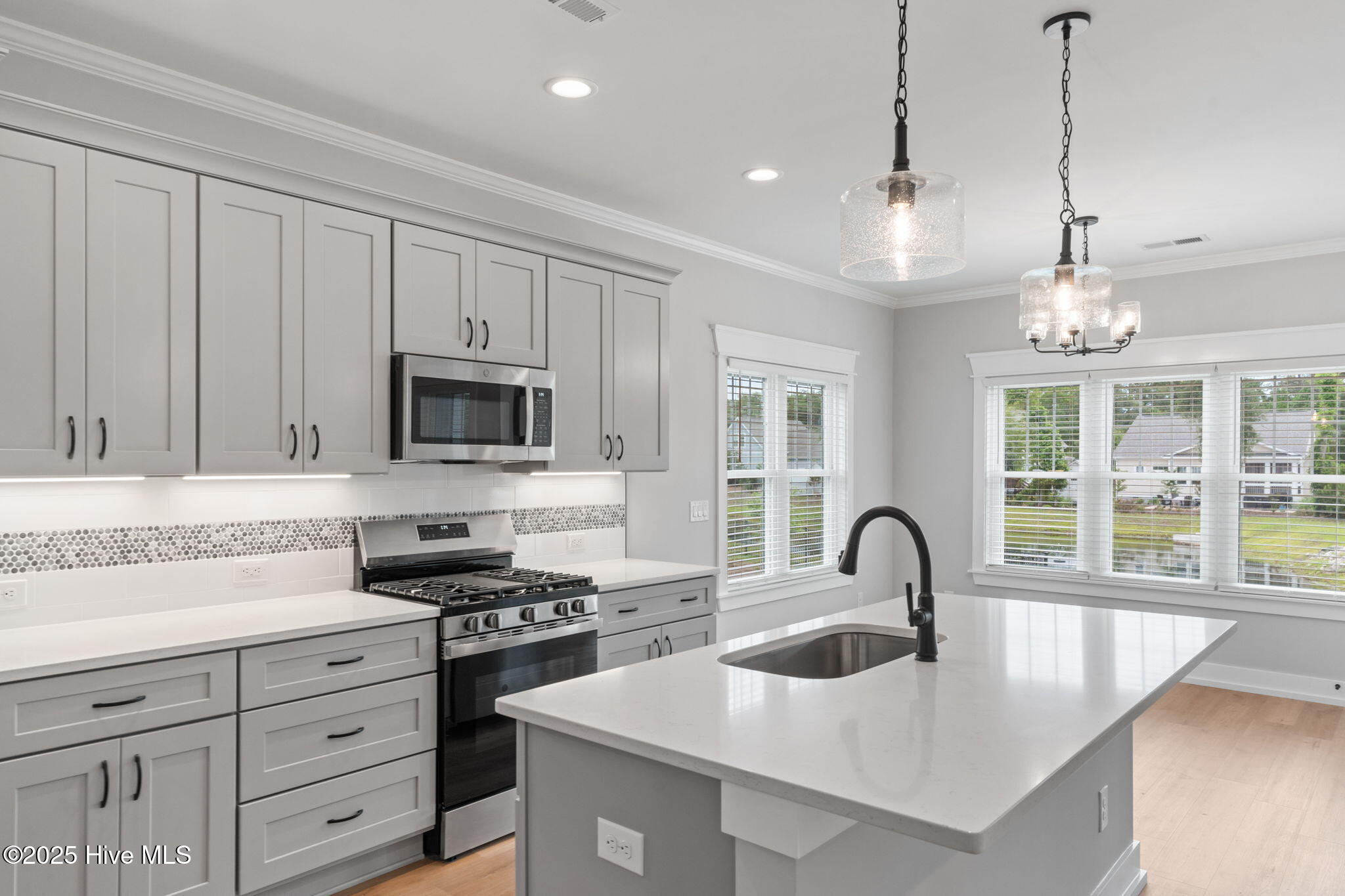 100479579 | Photo 57