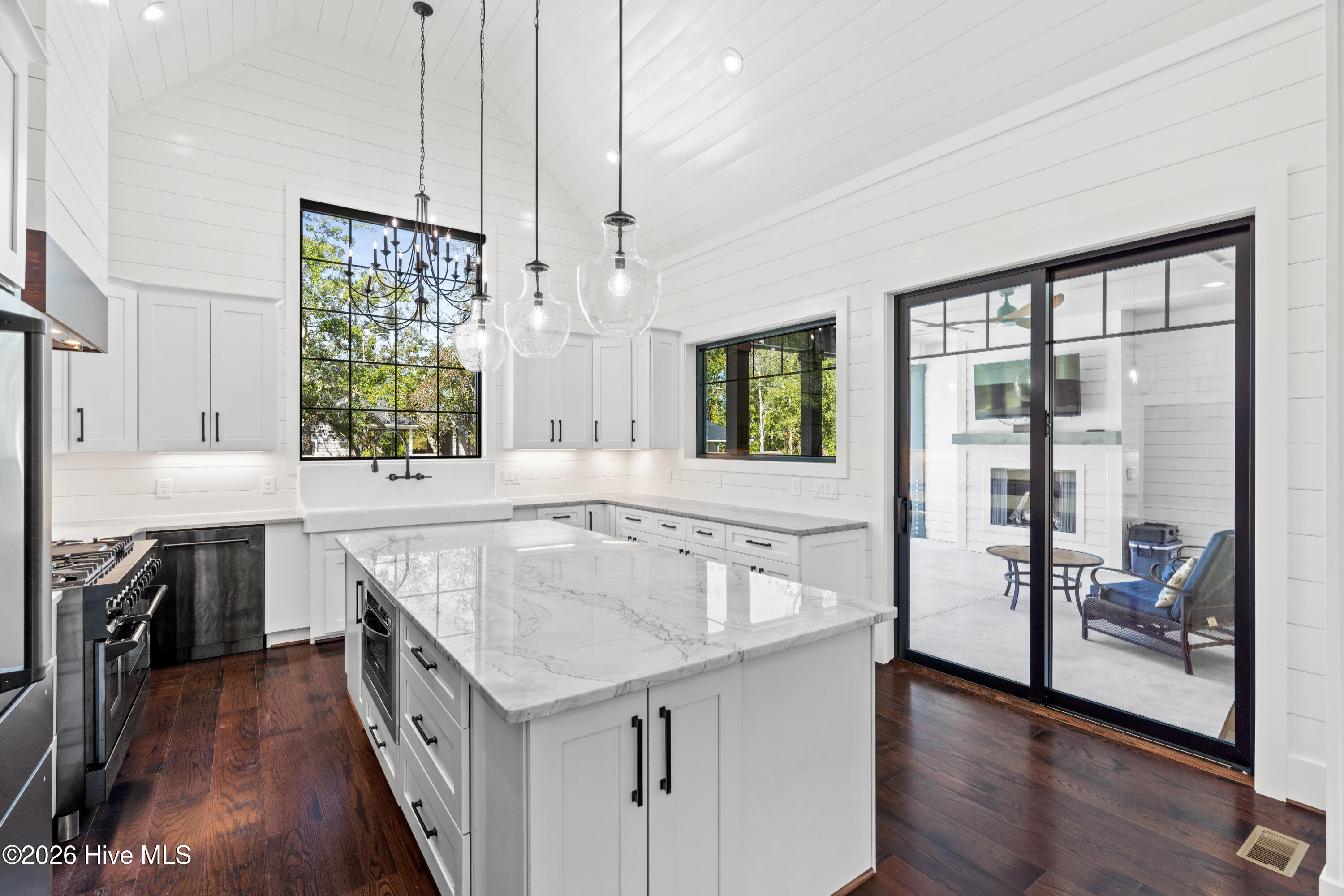 100554419 | Photo 24