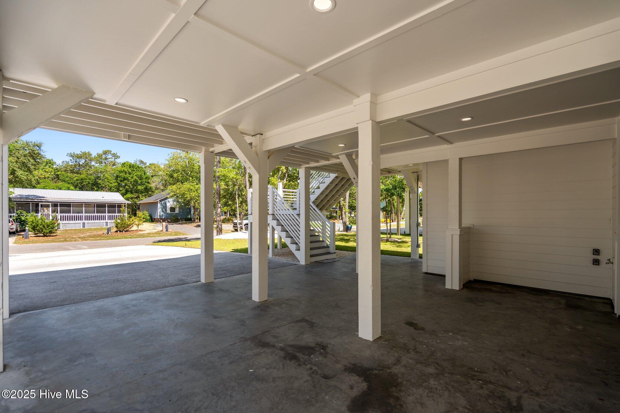 100519500 | Photo 76