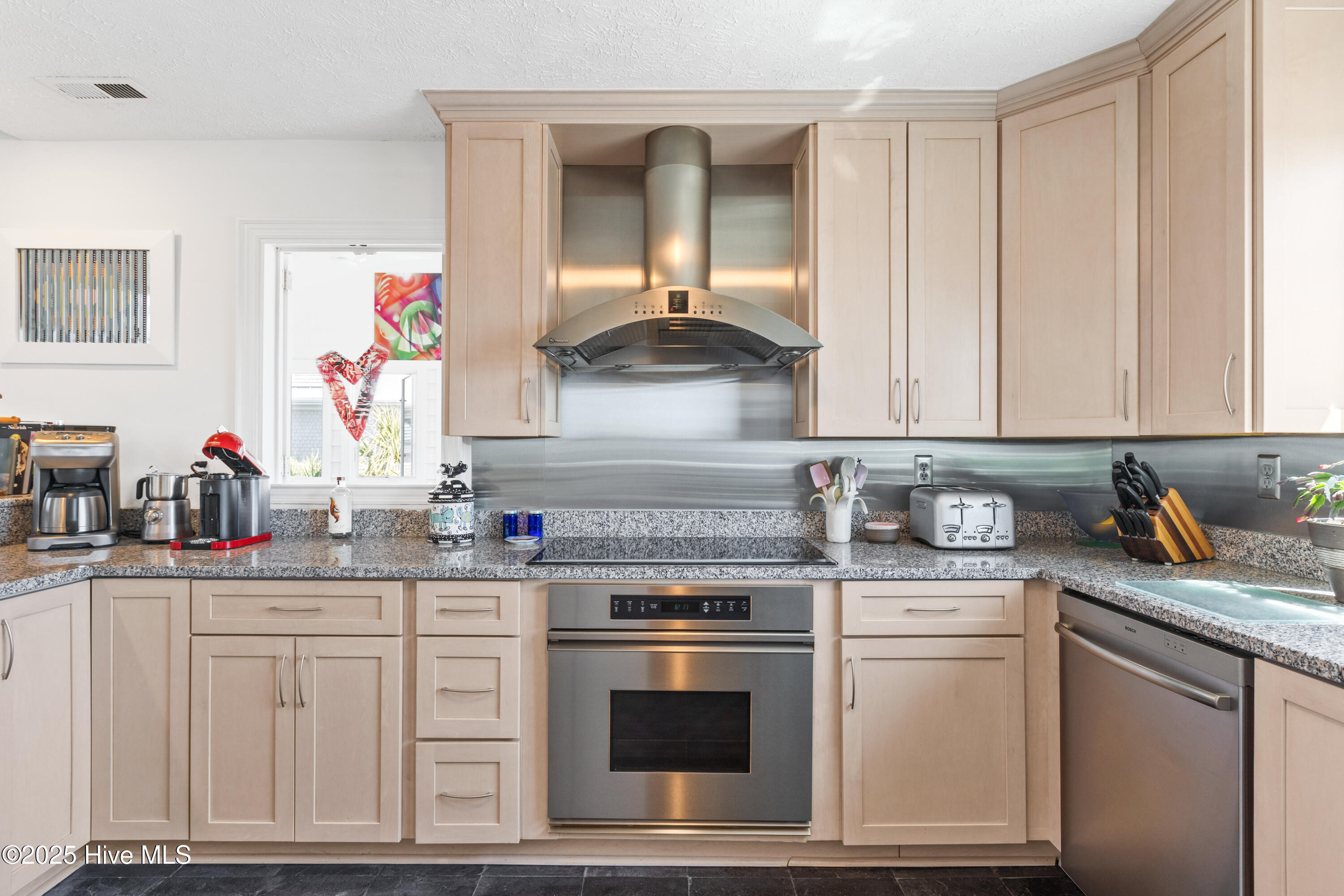 100497696 | Photo 21