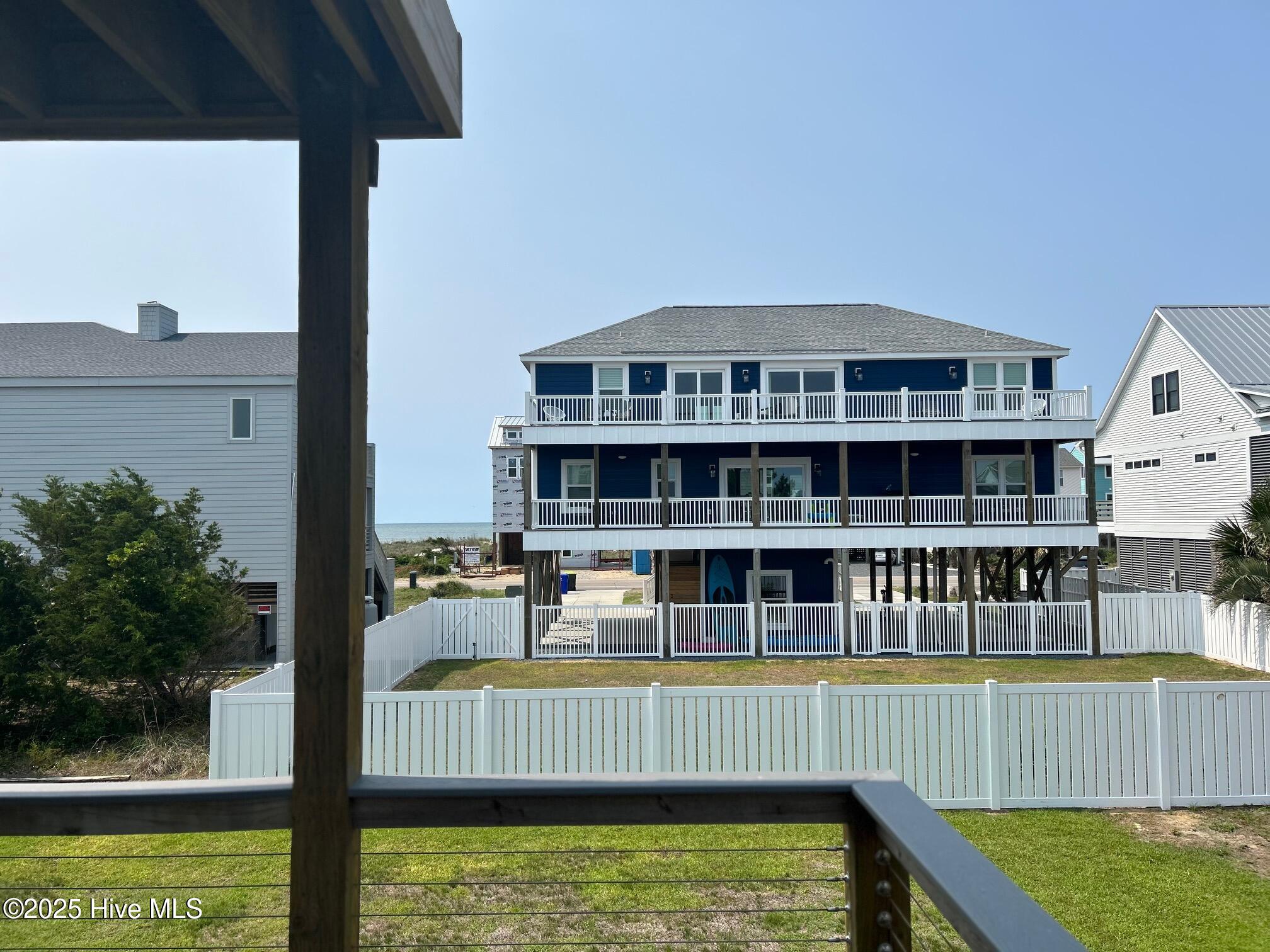 100510345 | Photo 32