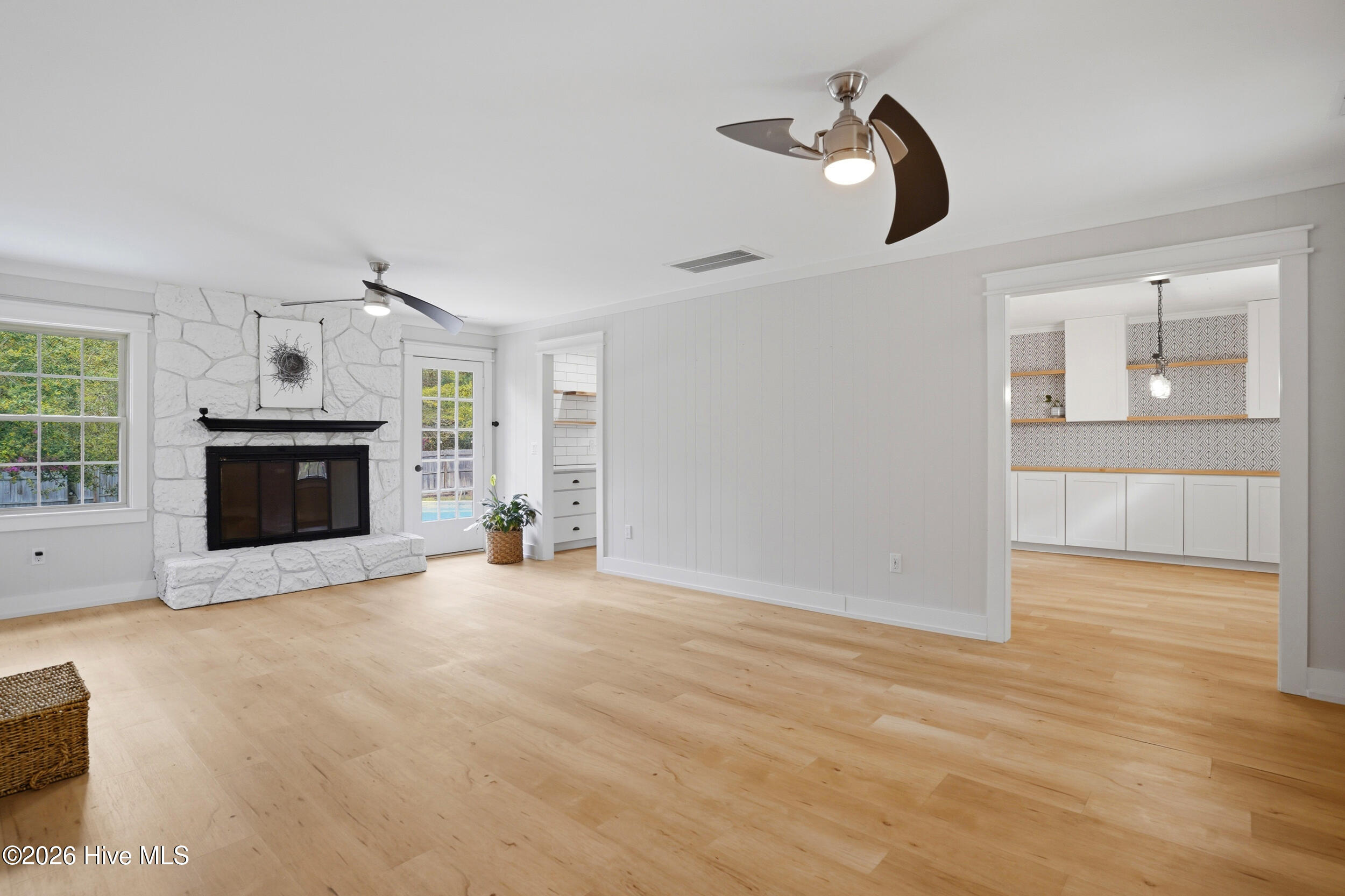 100565910 | Photo 10