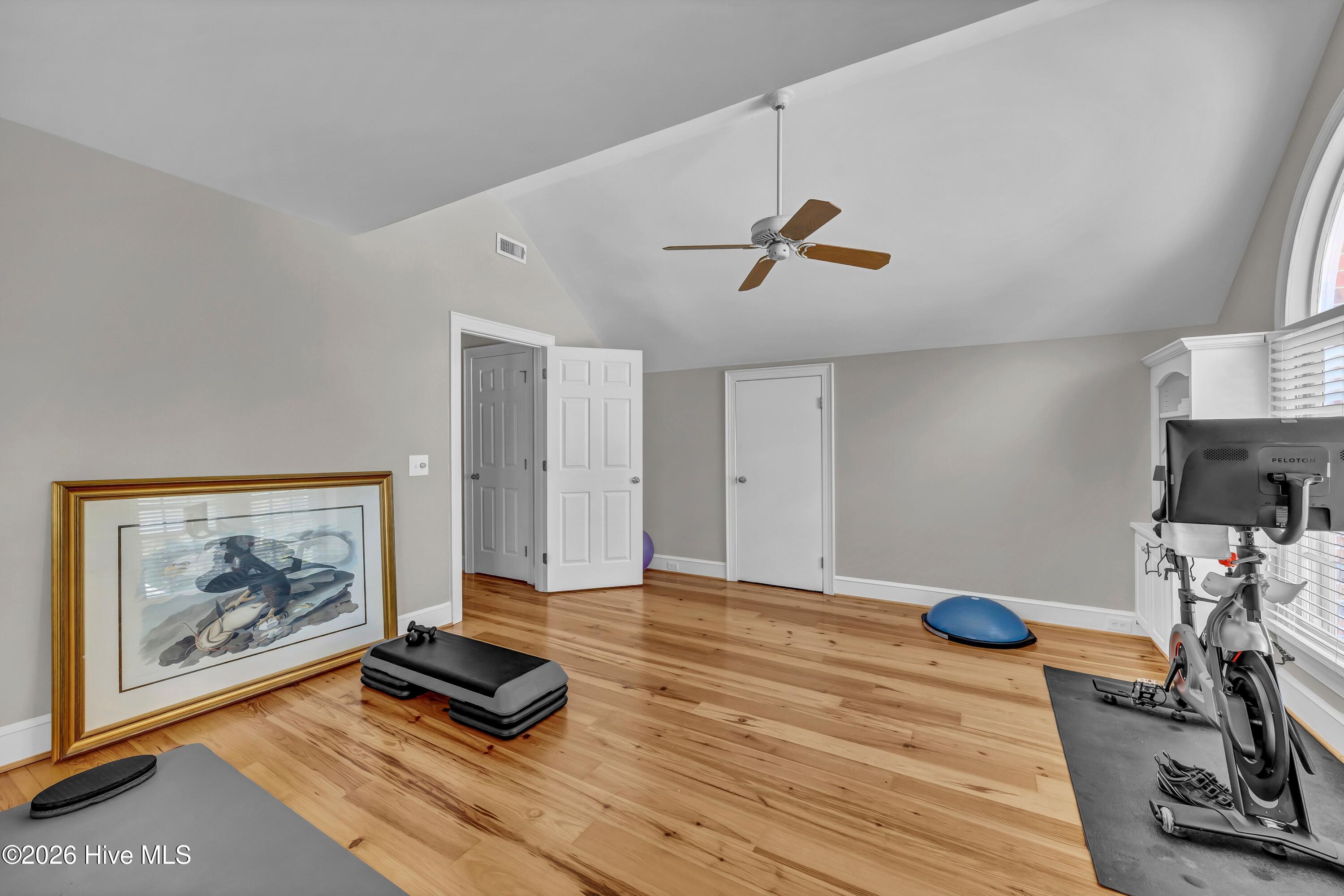 100554462 | Photo 40