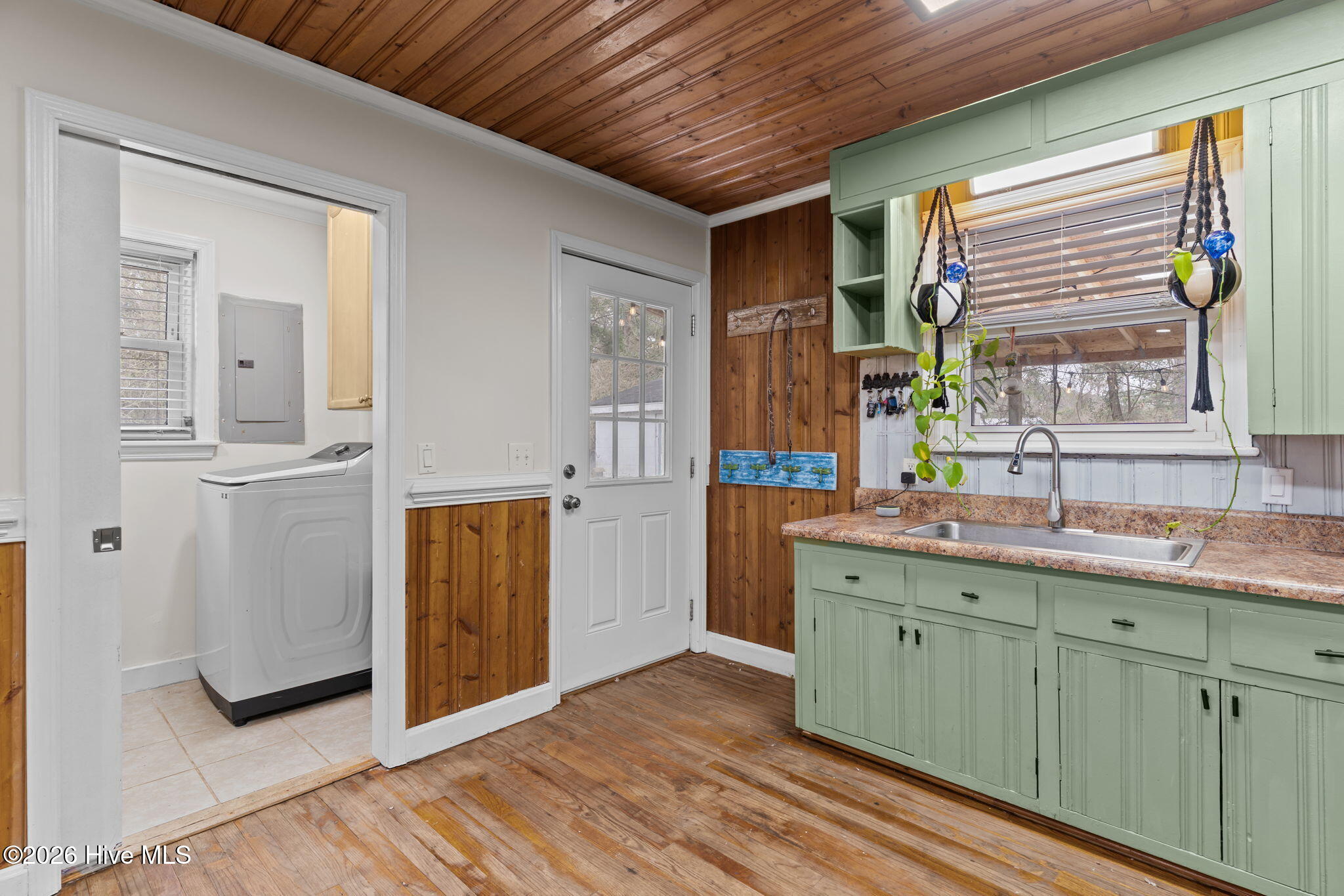 100557661 | Photo 14