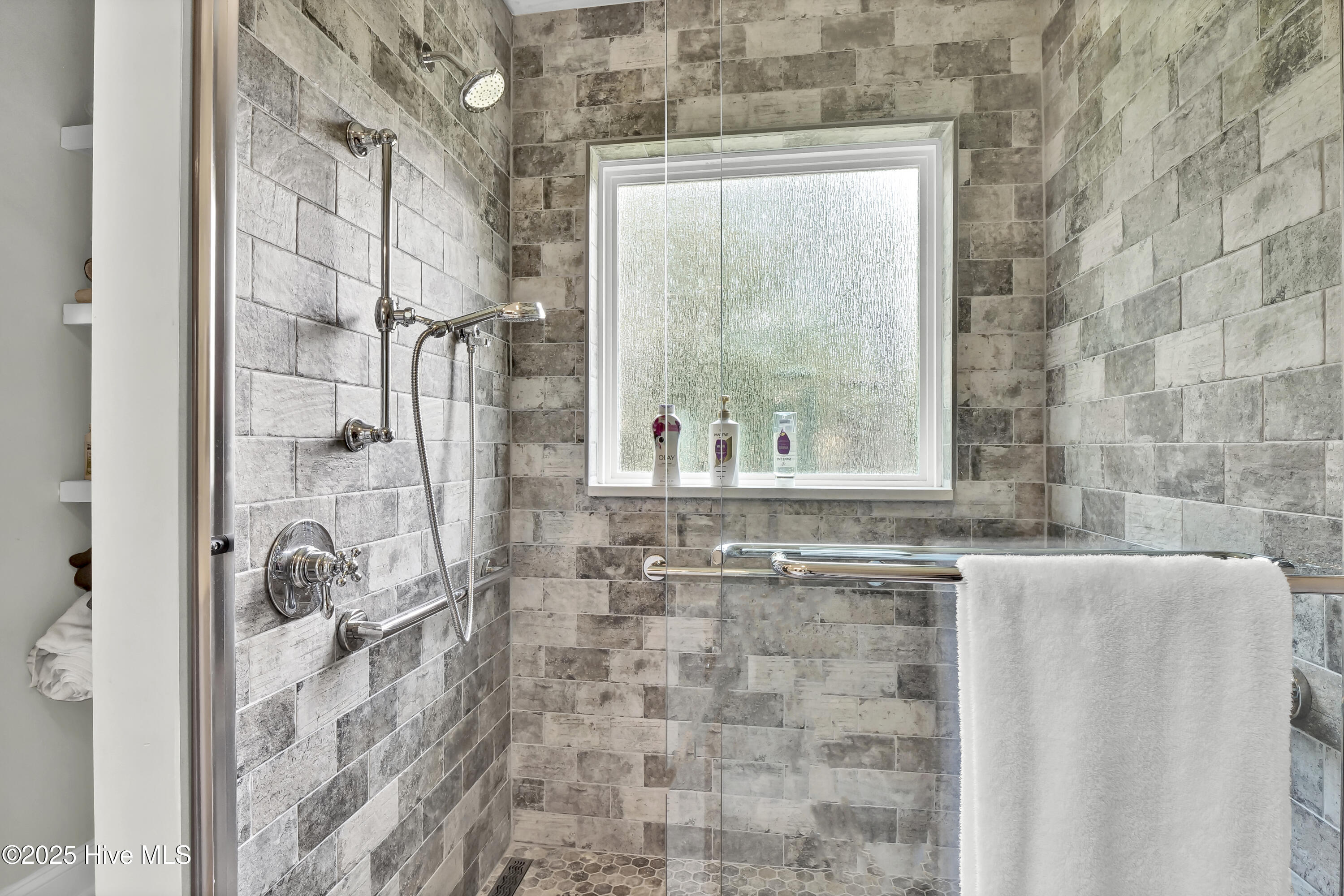 100521684 | Photo 22