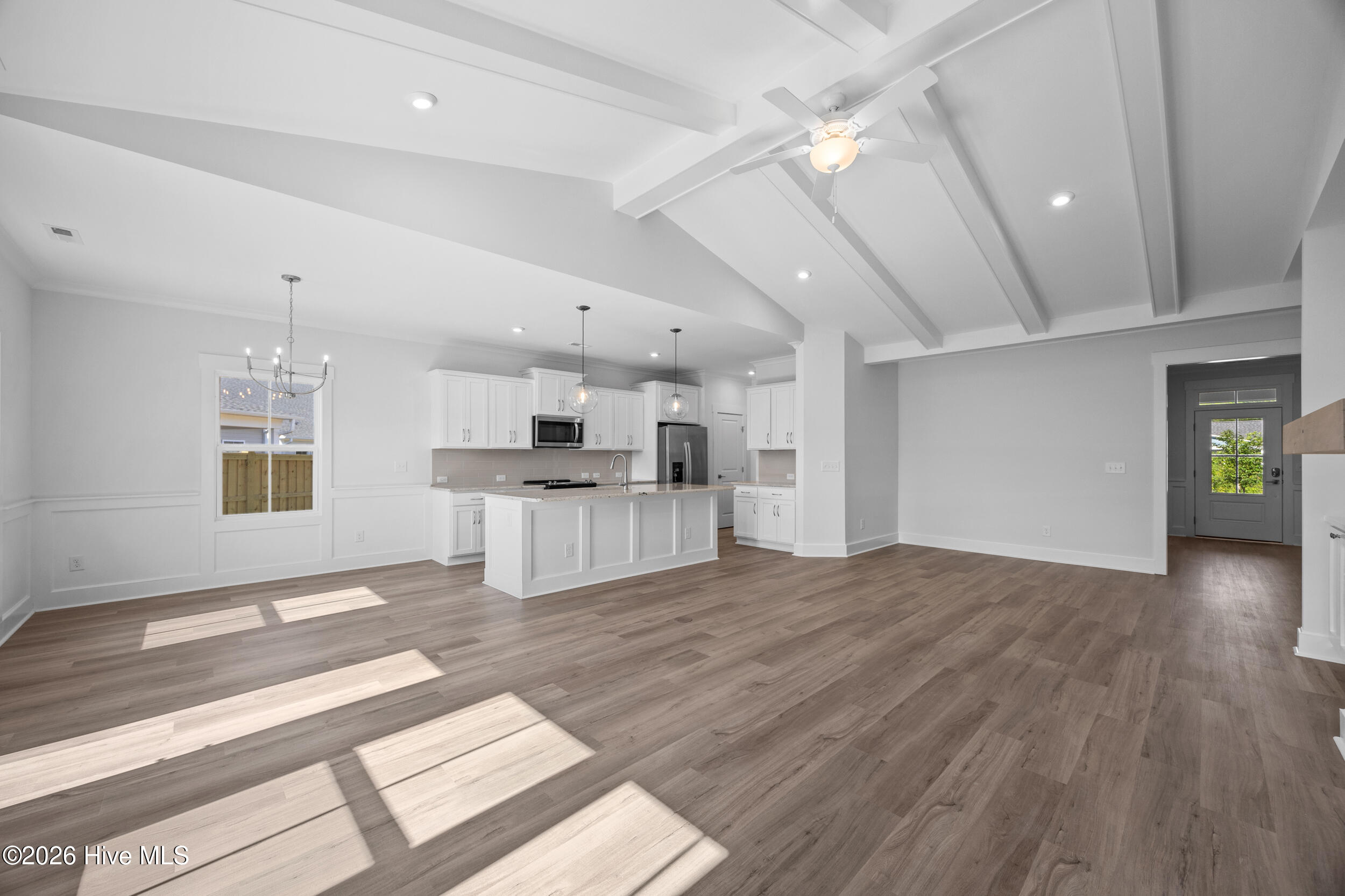 100551079 | Photo 14