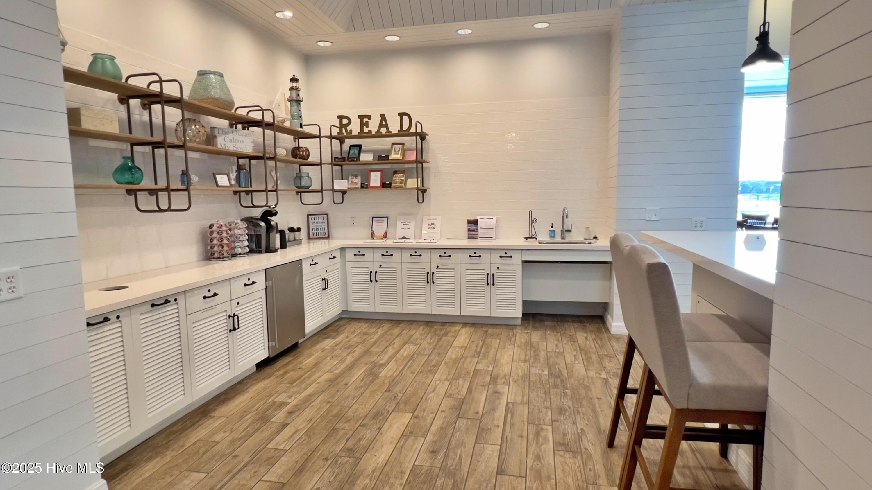 100522213 | Photo 37