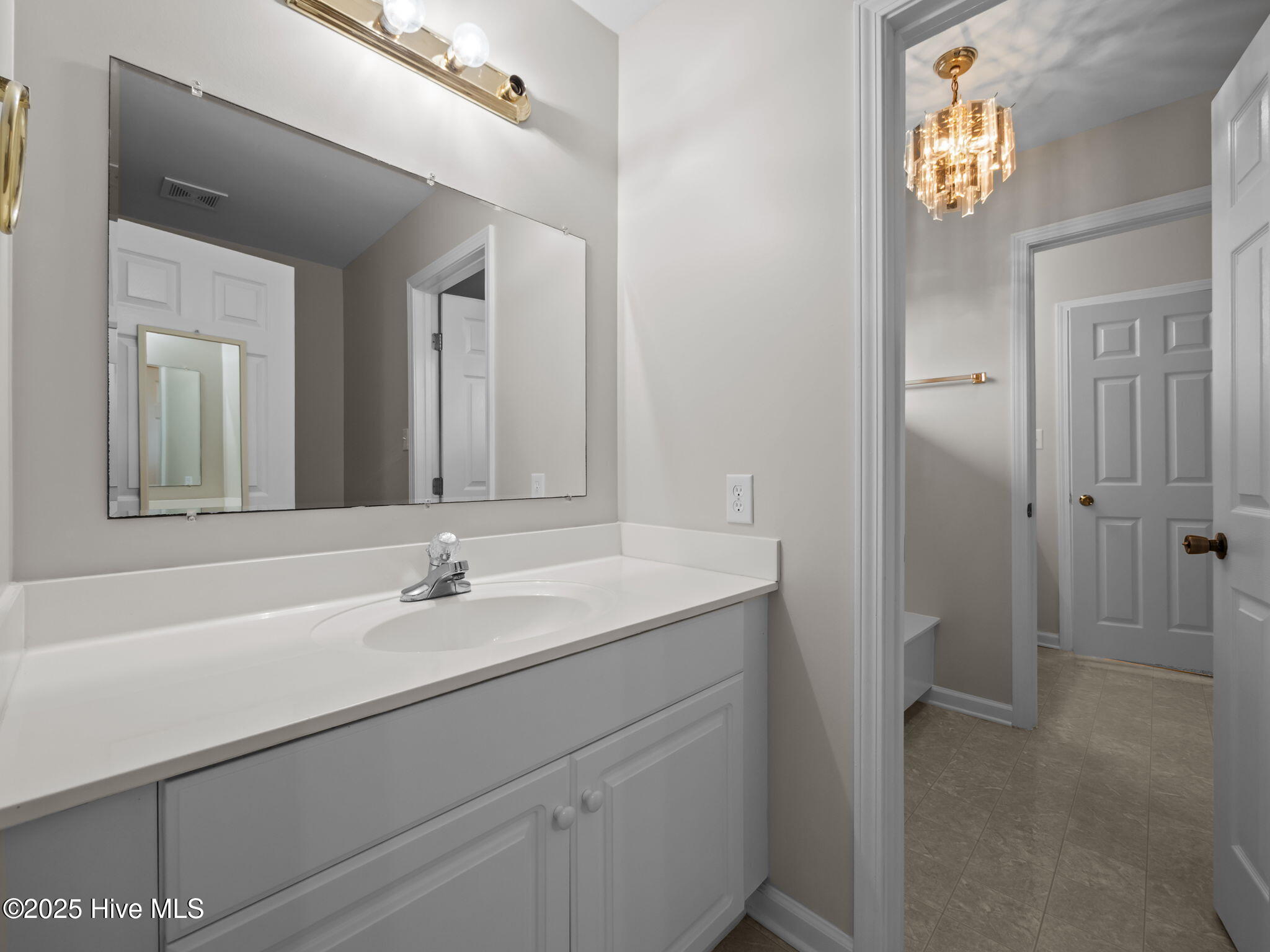 100536740 | Photo 29