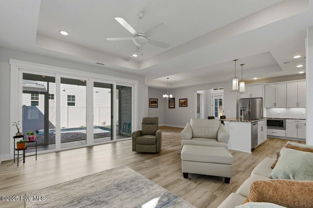 100543615 | Photo 23