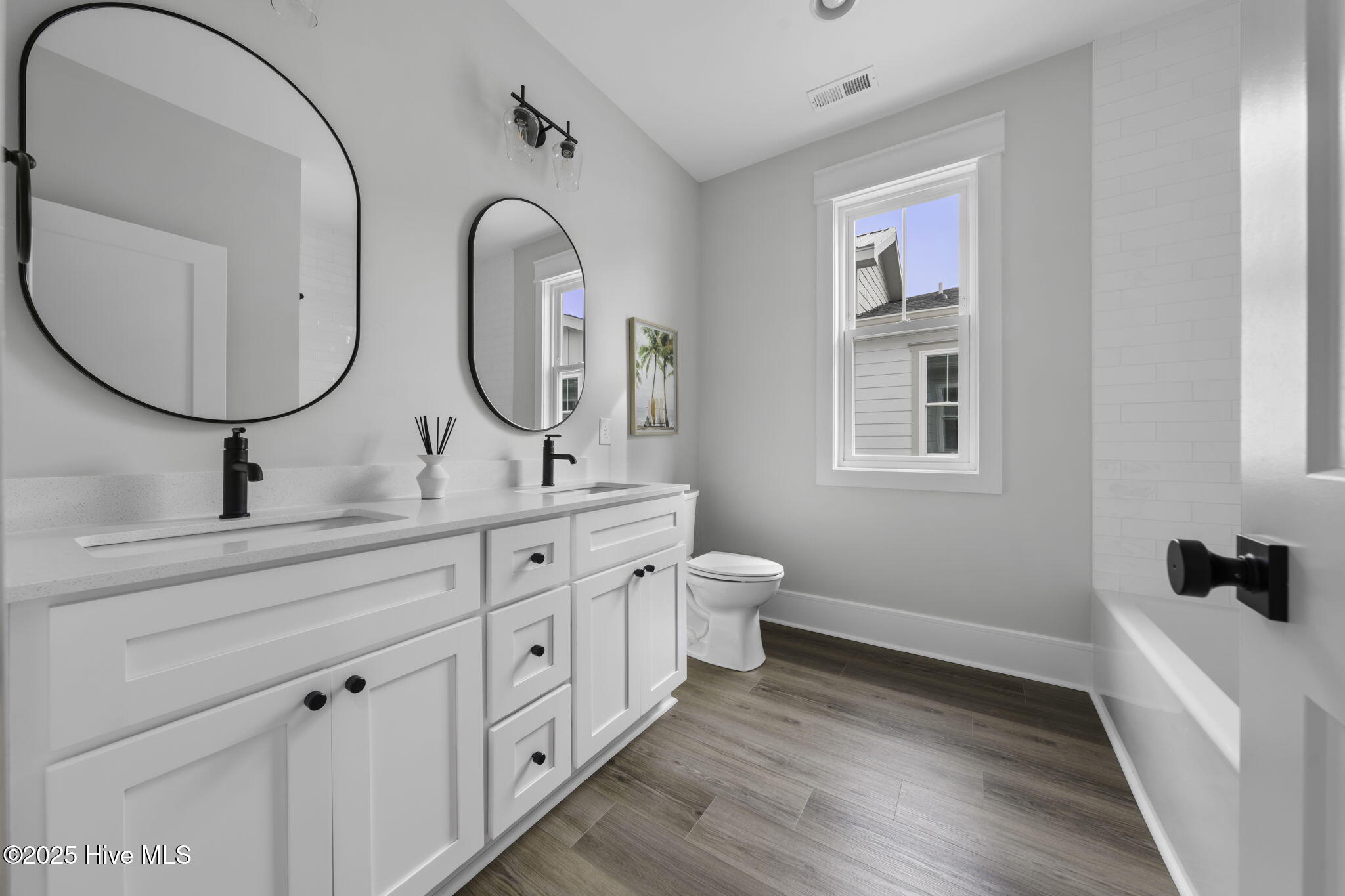 100519689 | Photo 51