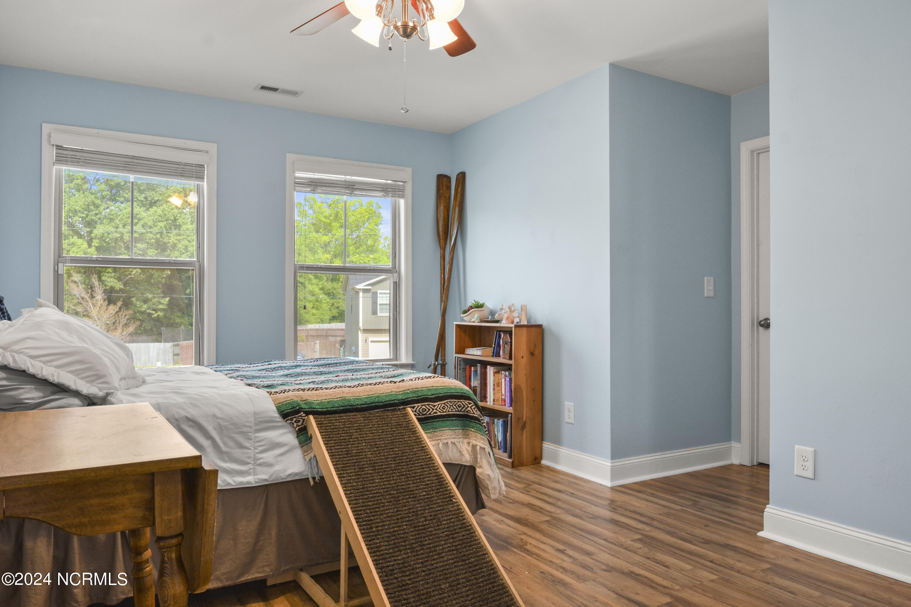 100566117 | Photo 33