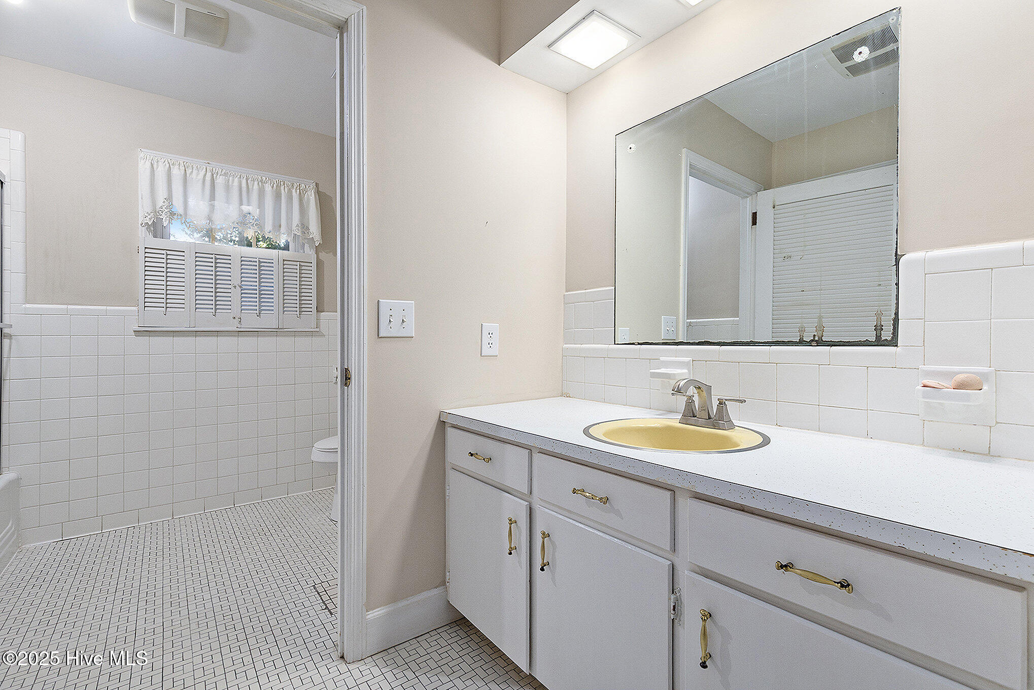 100537209 | Photo 27