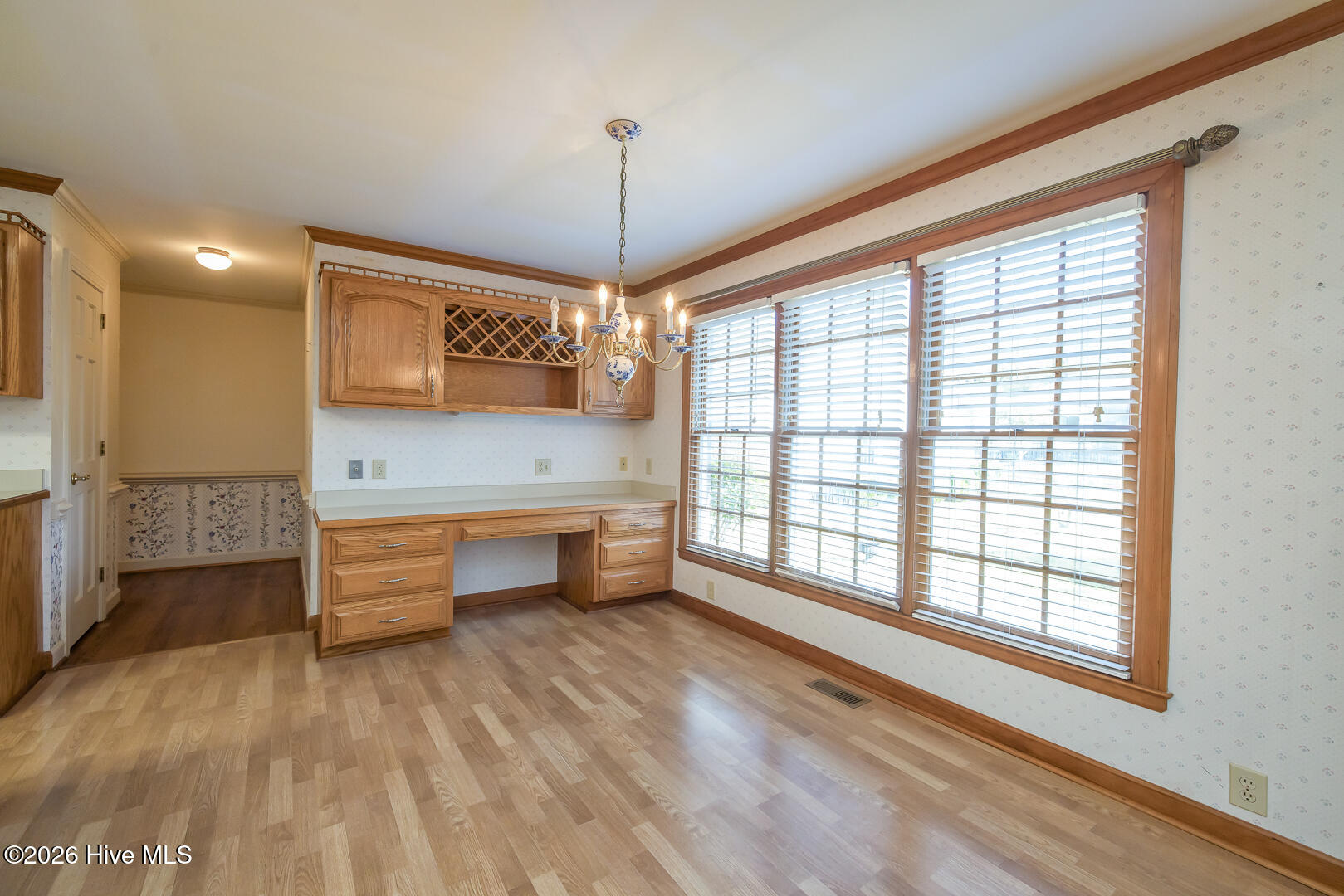 100570429 | Photo 25