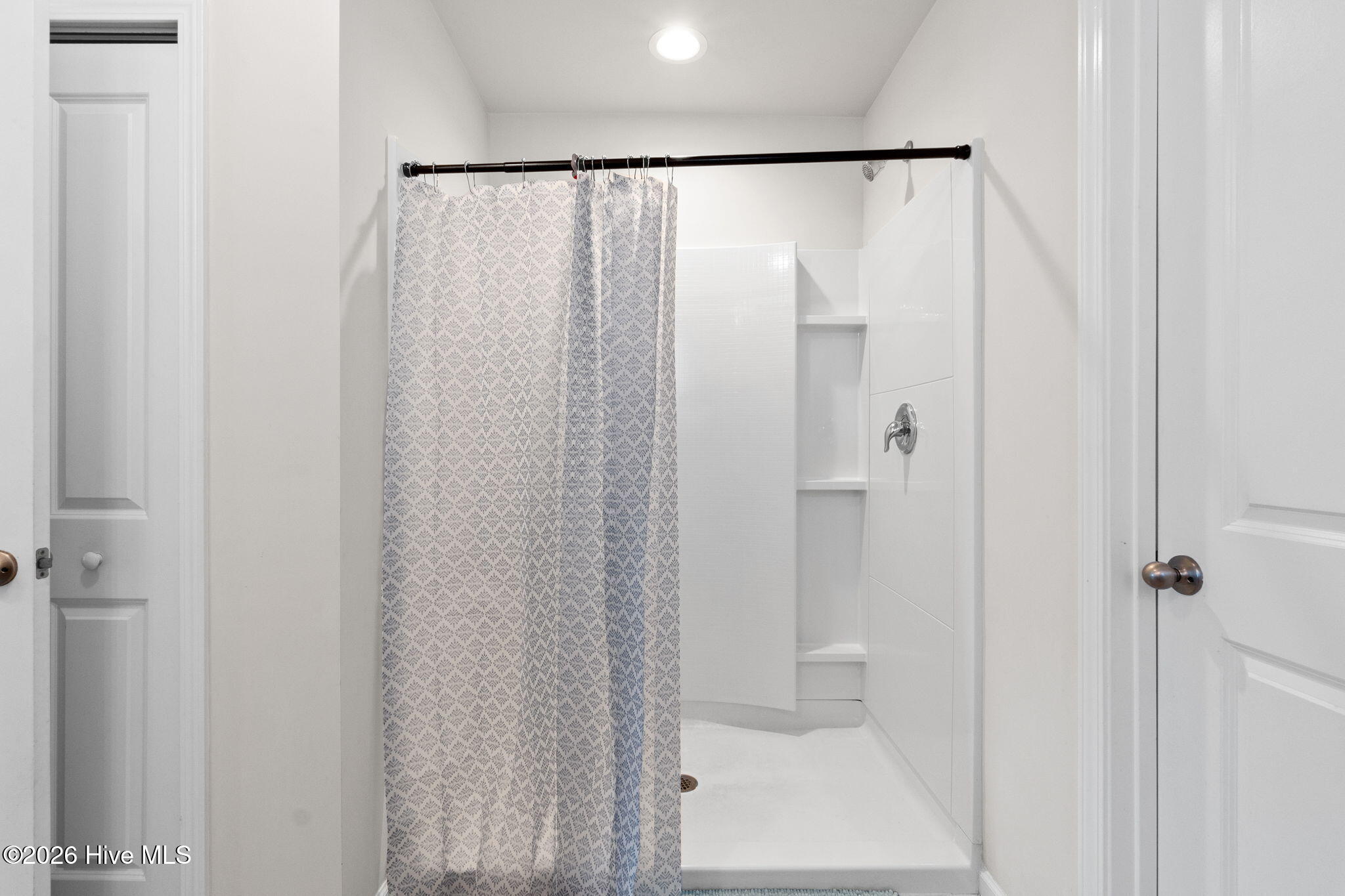 100560384 | Photo 15