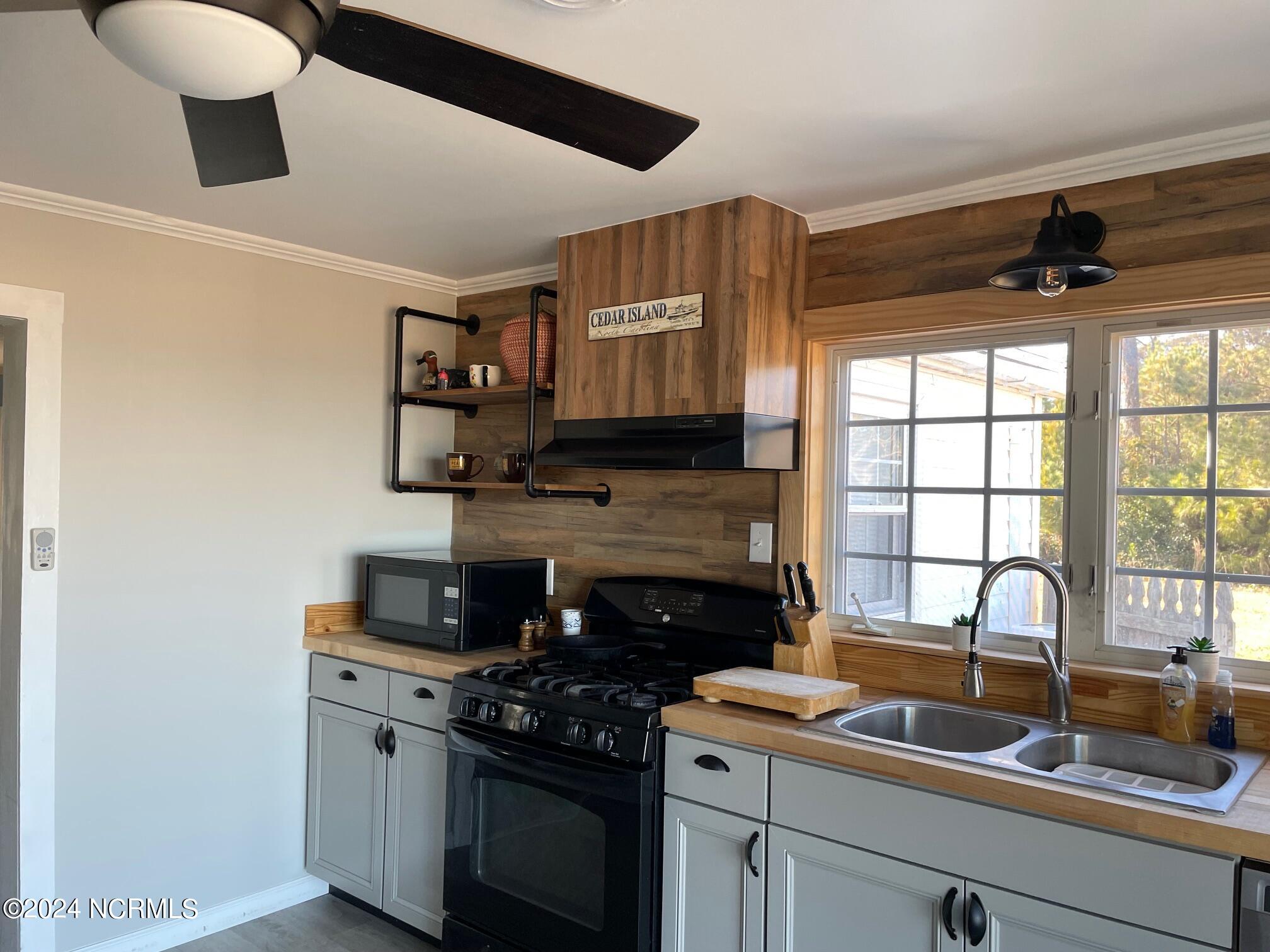 2524 Cedar Island Road,Cedar Island