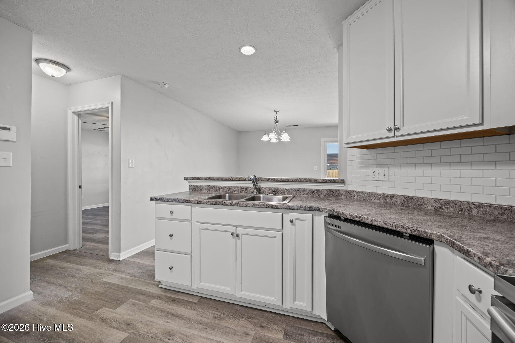 100549843 | Photo 13