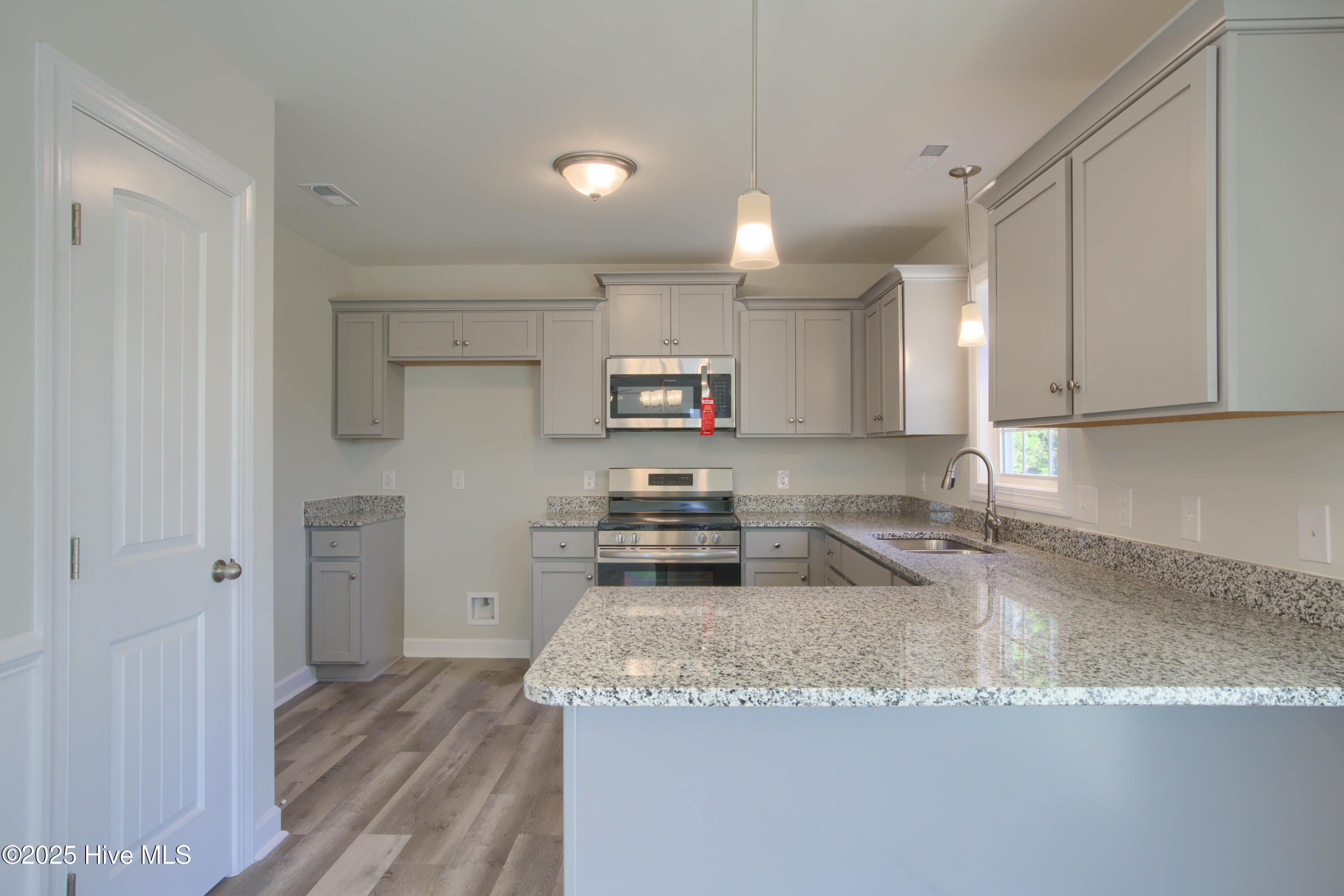 100527048 | Photo 17