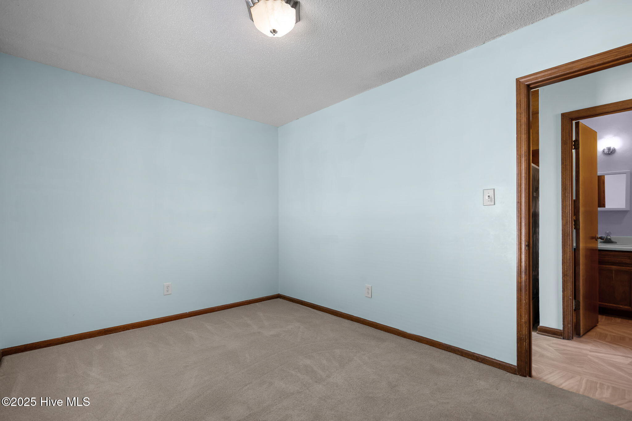 100547004 | Photo 27