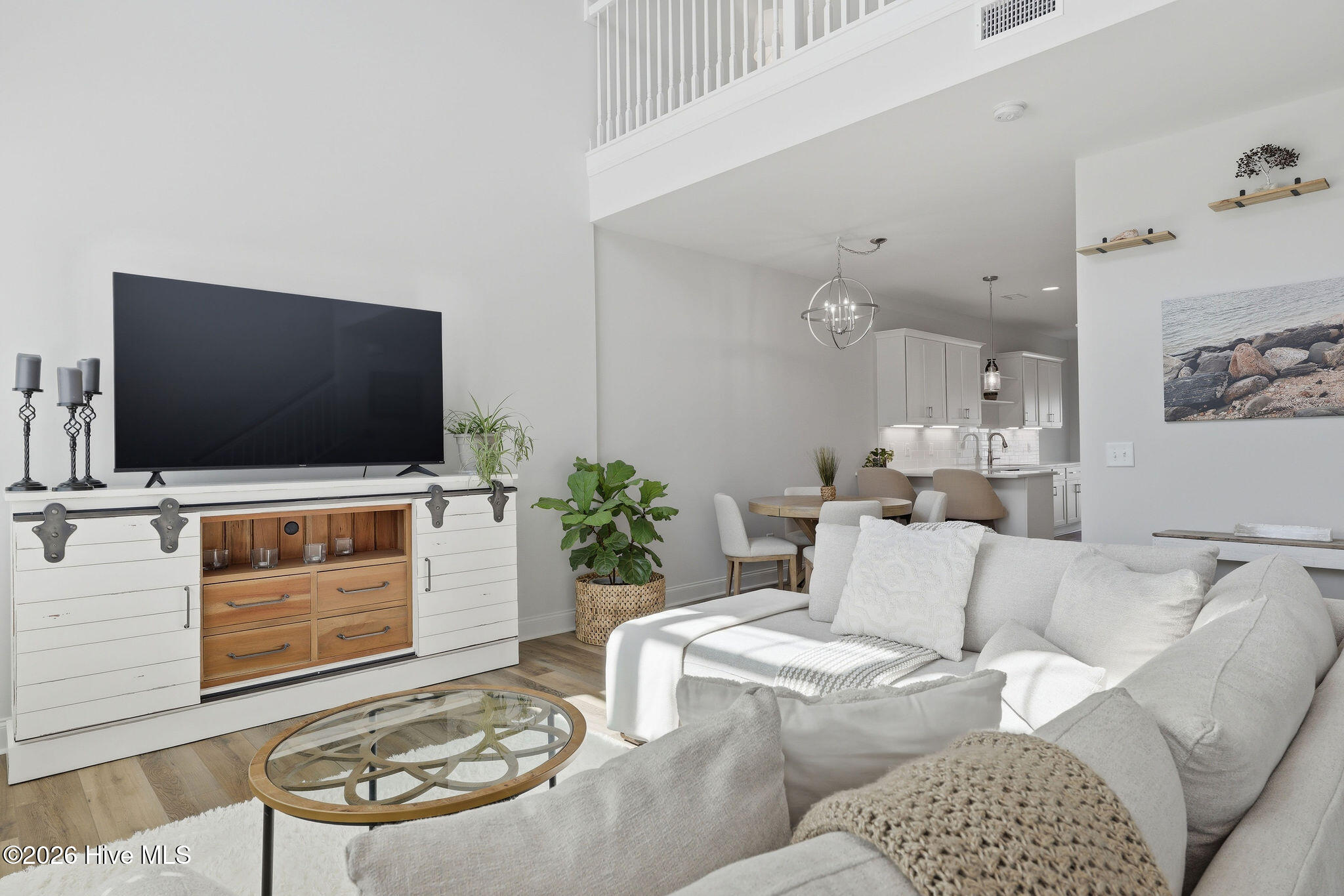 100567666 | Photo 11