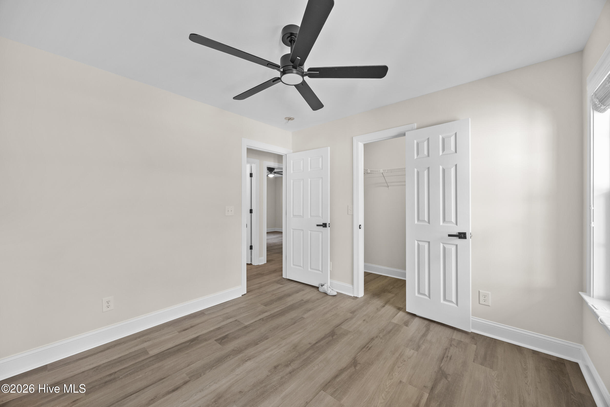 100569542 | Photo 19