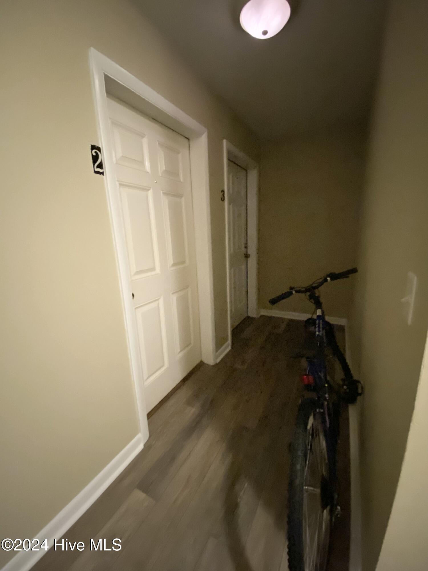 100548371 | Photo 20