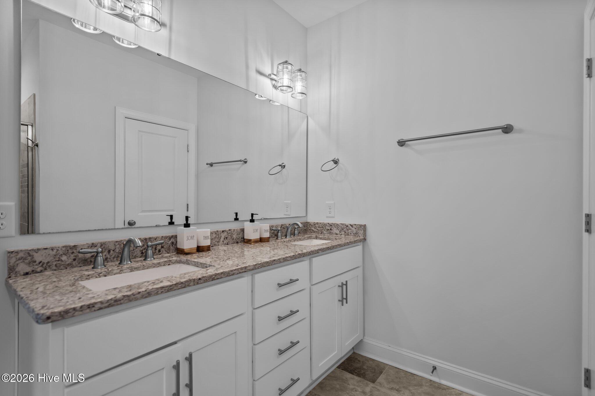 100554587 | Photo 20