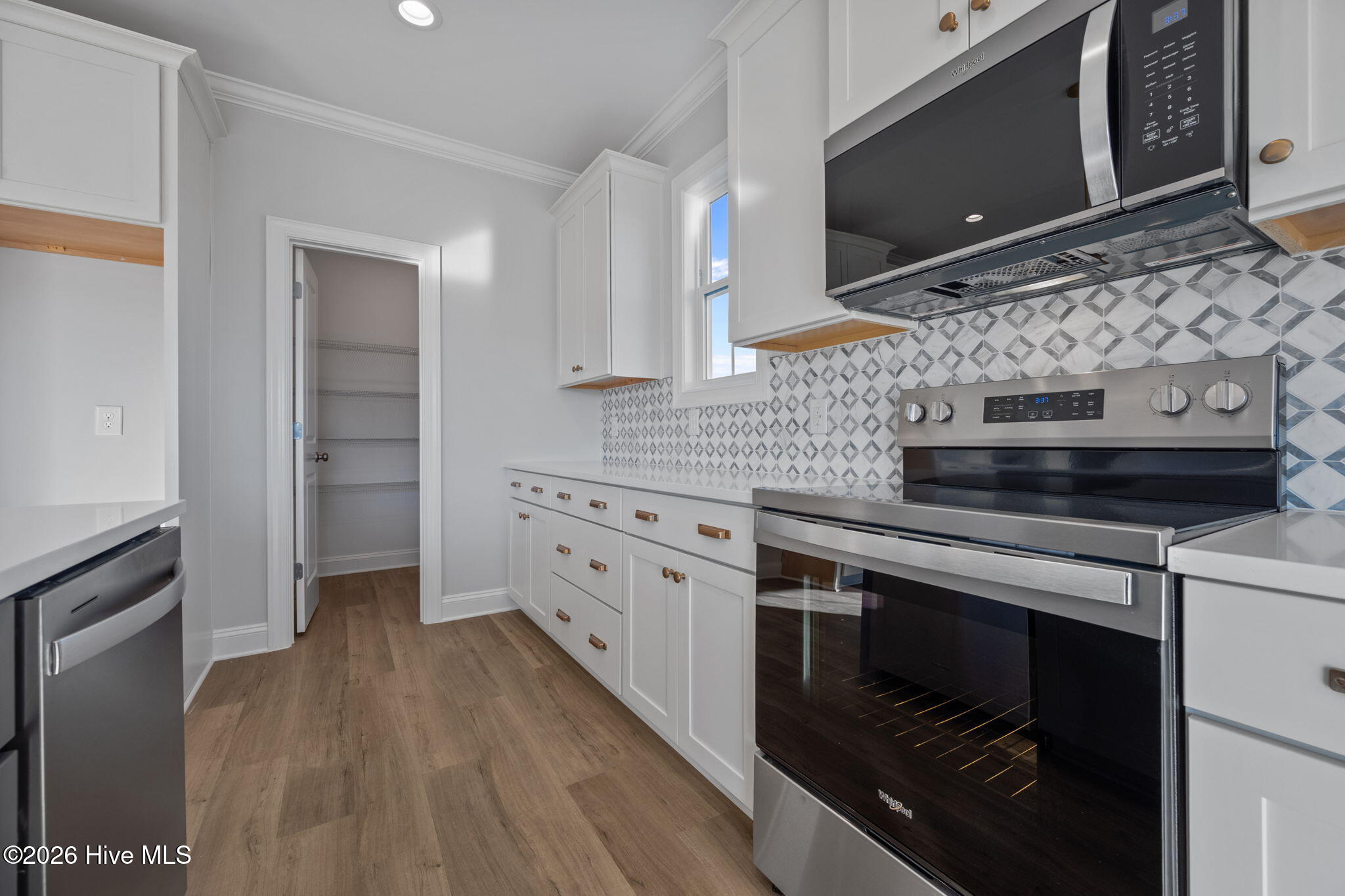 100566681 | Photo 28