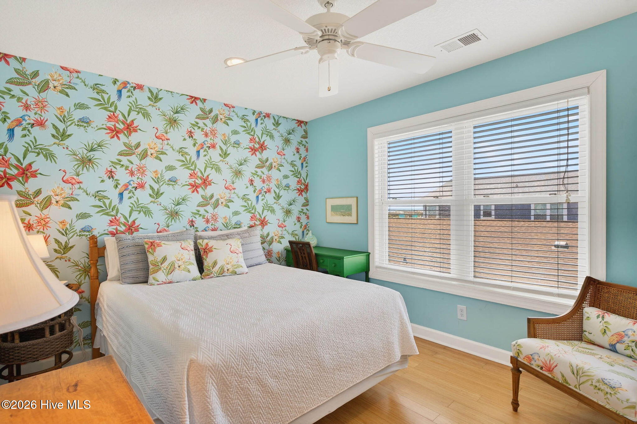 100563244 | Photo 31