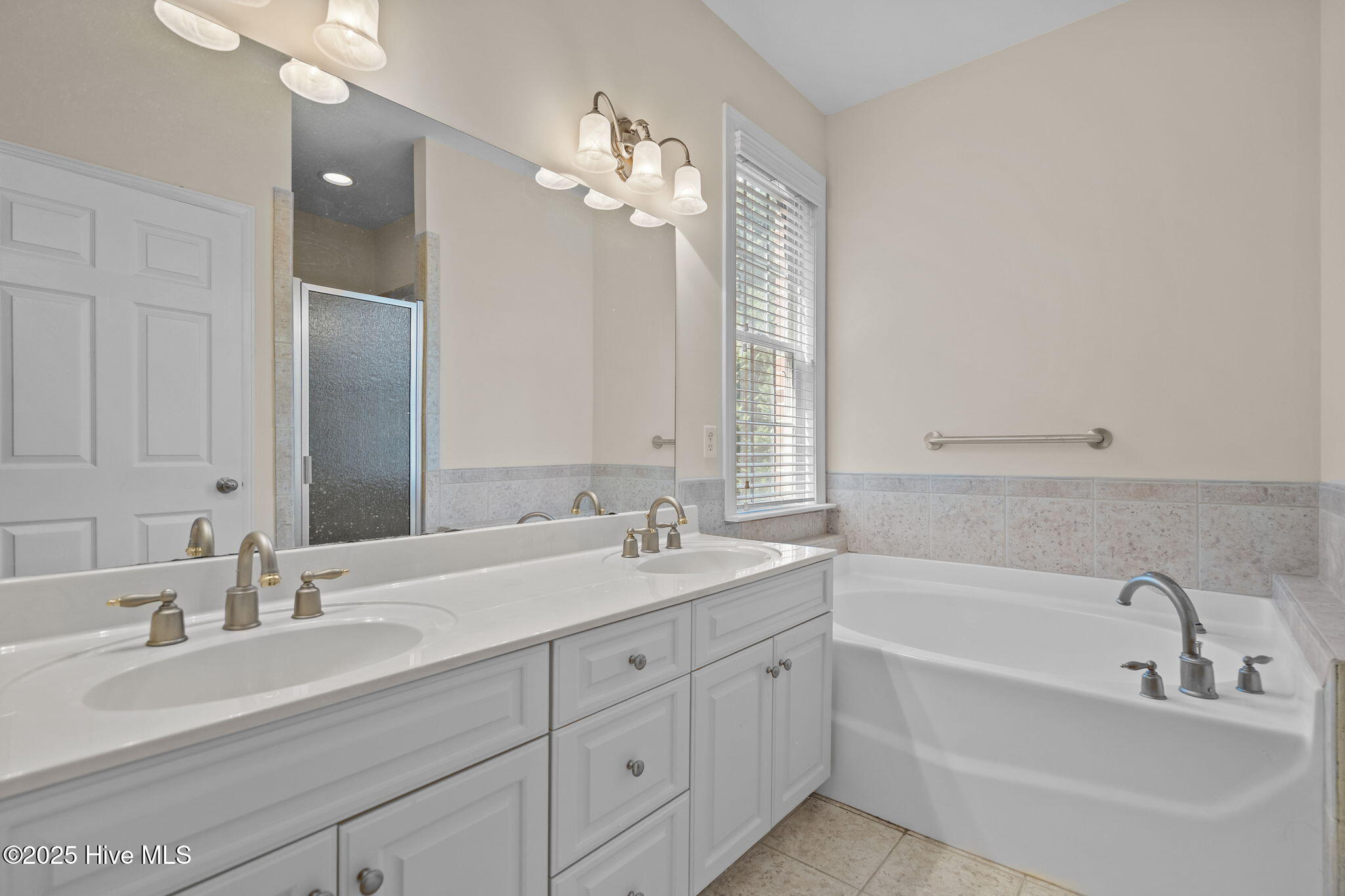 100532156 | Photo 26