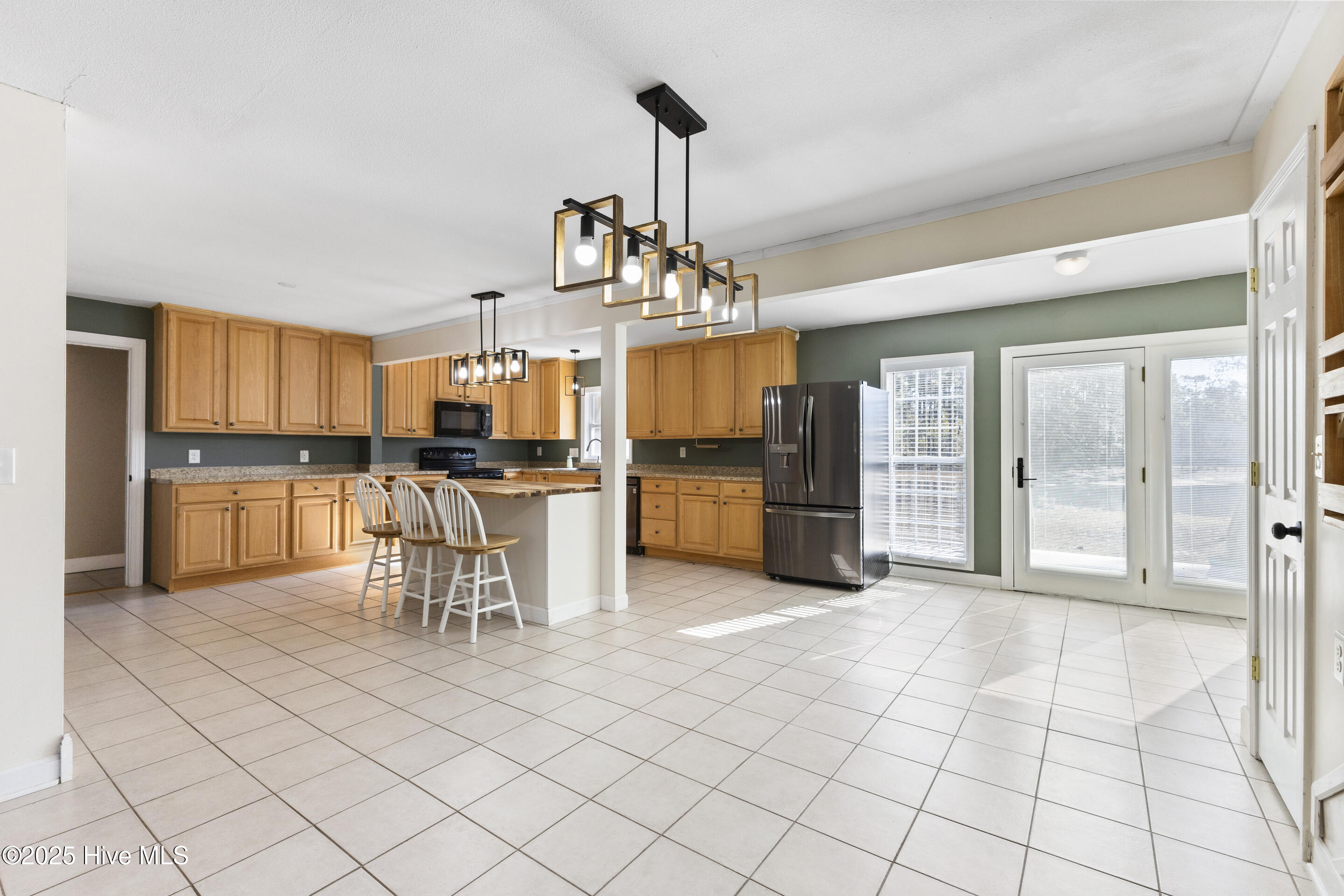 100484039 | Photo 11