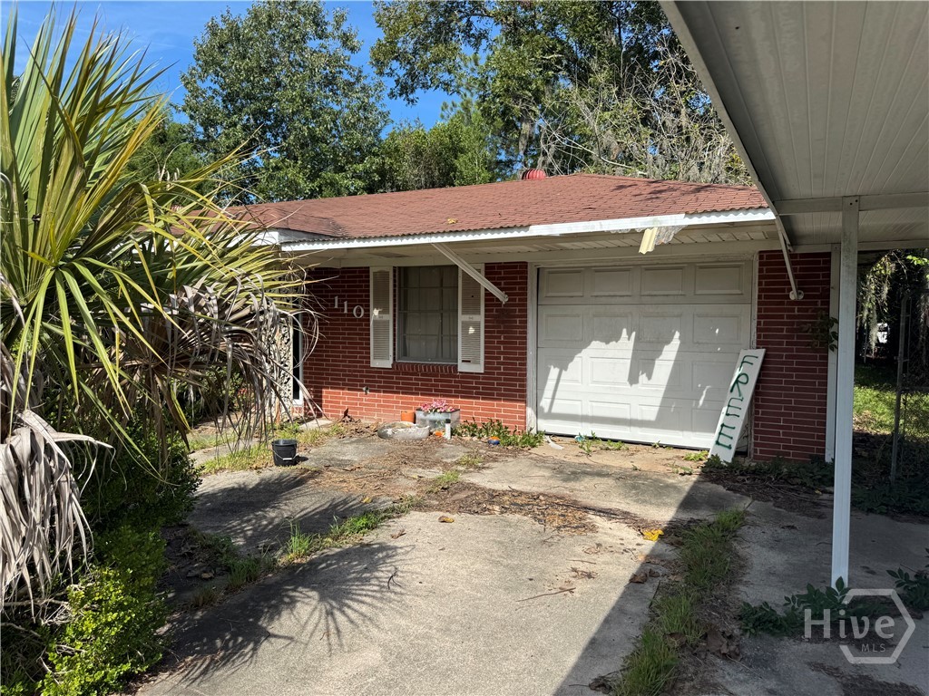 Photo 3 of Single family home for sale at 110 Oglesby Ave, Savannah, GA 31408 | MLS# SA366217 | Listing updated on 2026-10-10