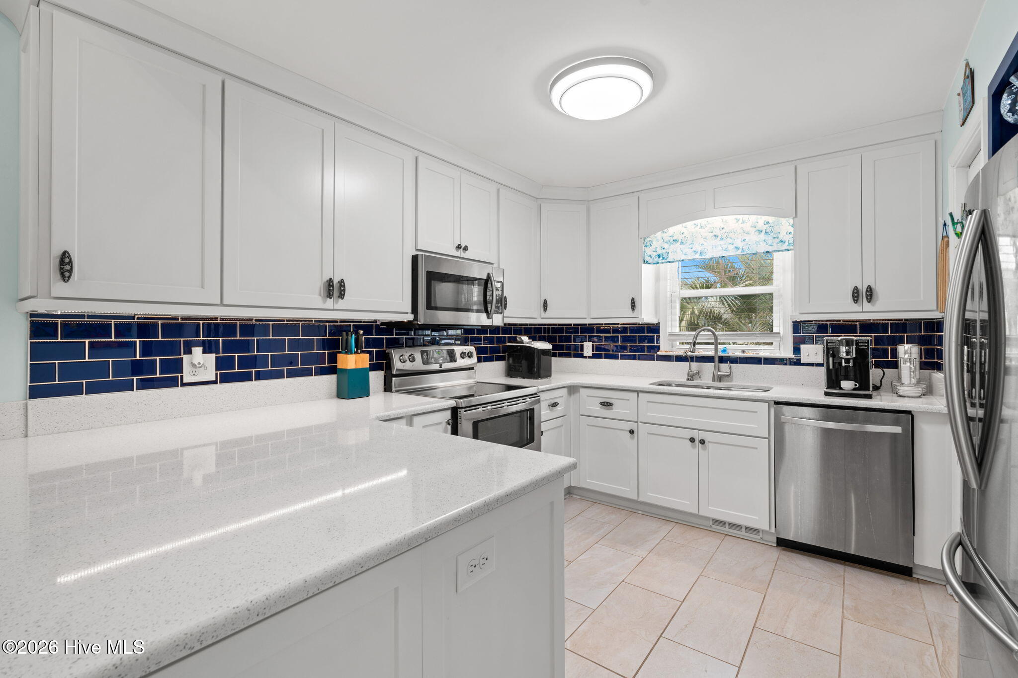 100565933 | Photo 22