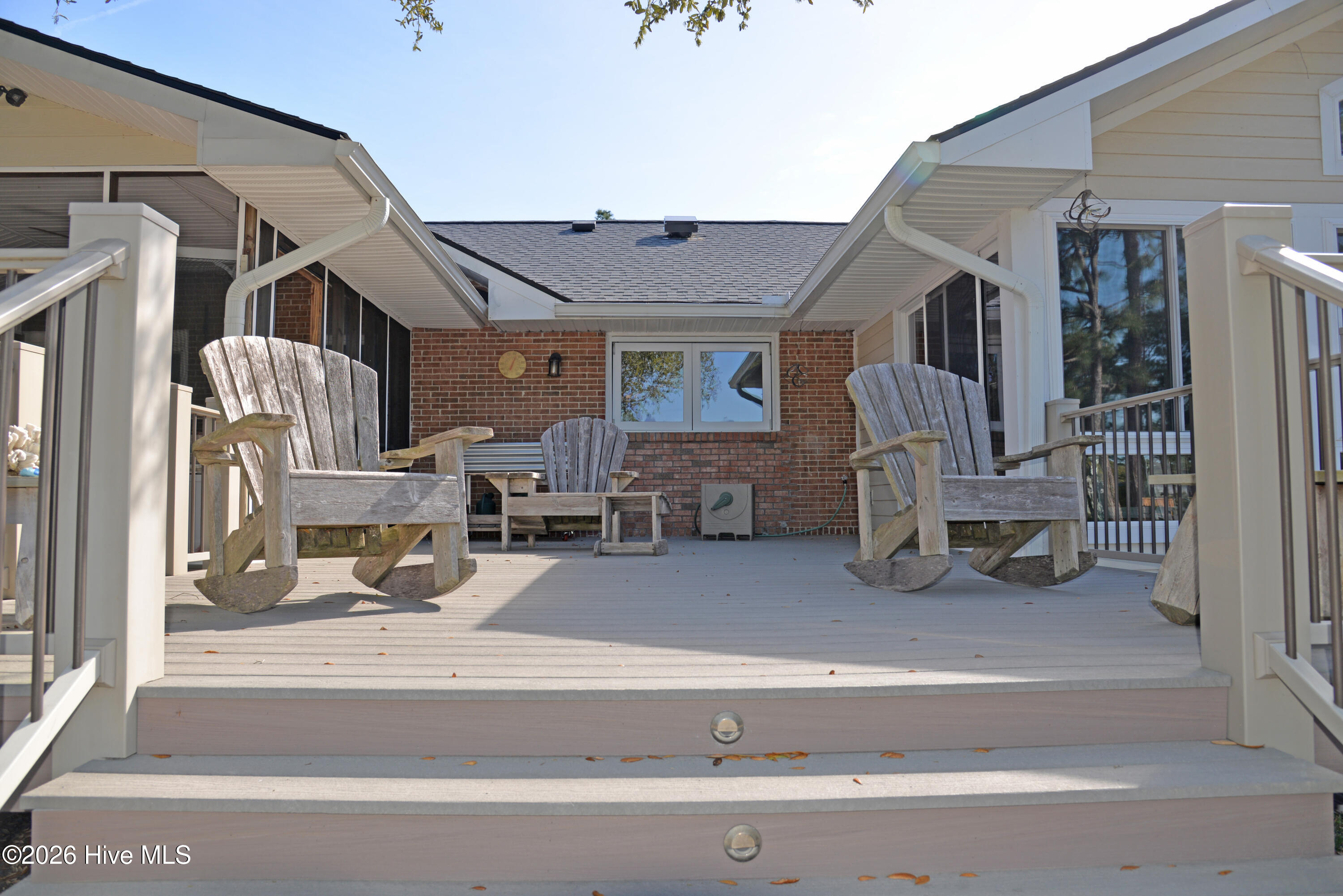 100564925 | Photo 32