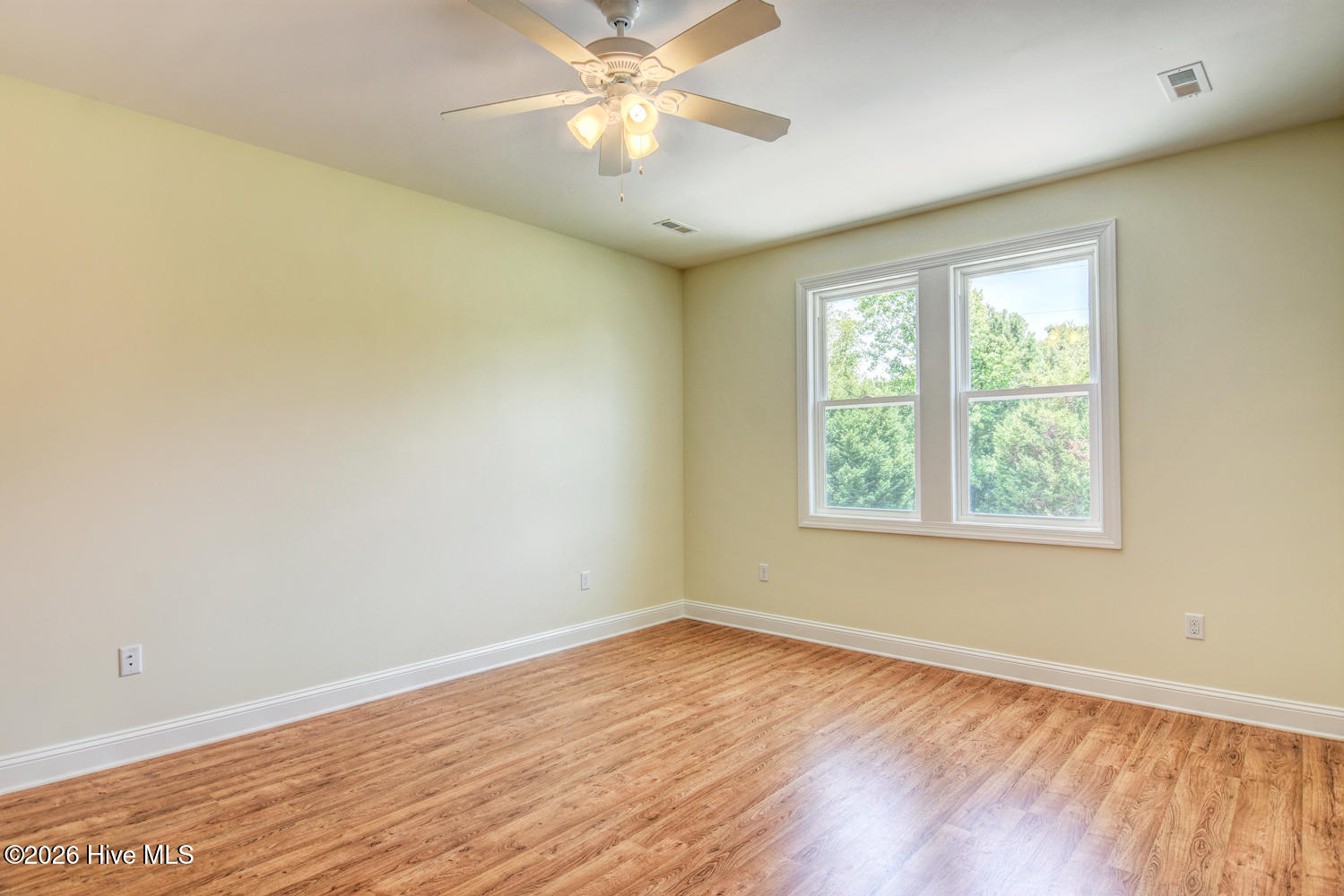 100553510 | Photo 12