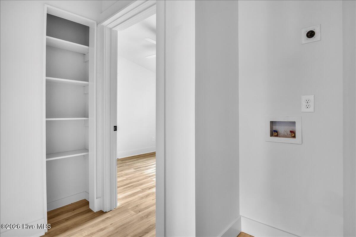 100570167 | Photo 13