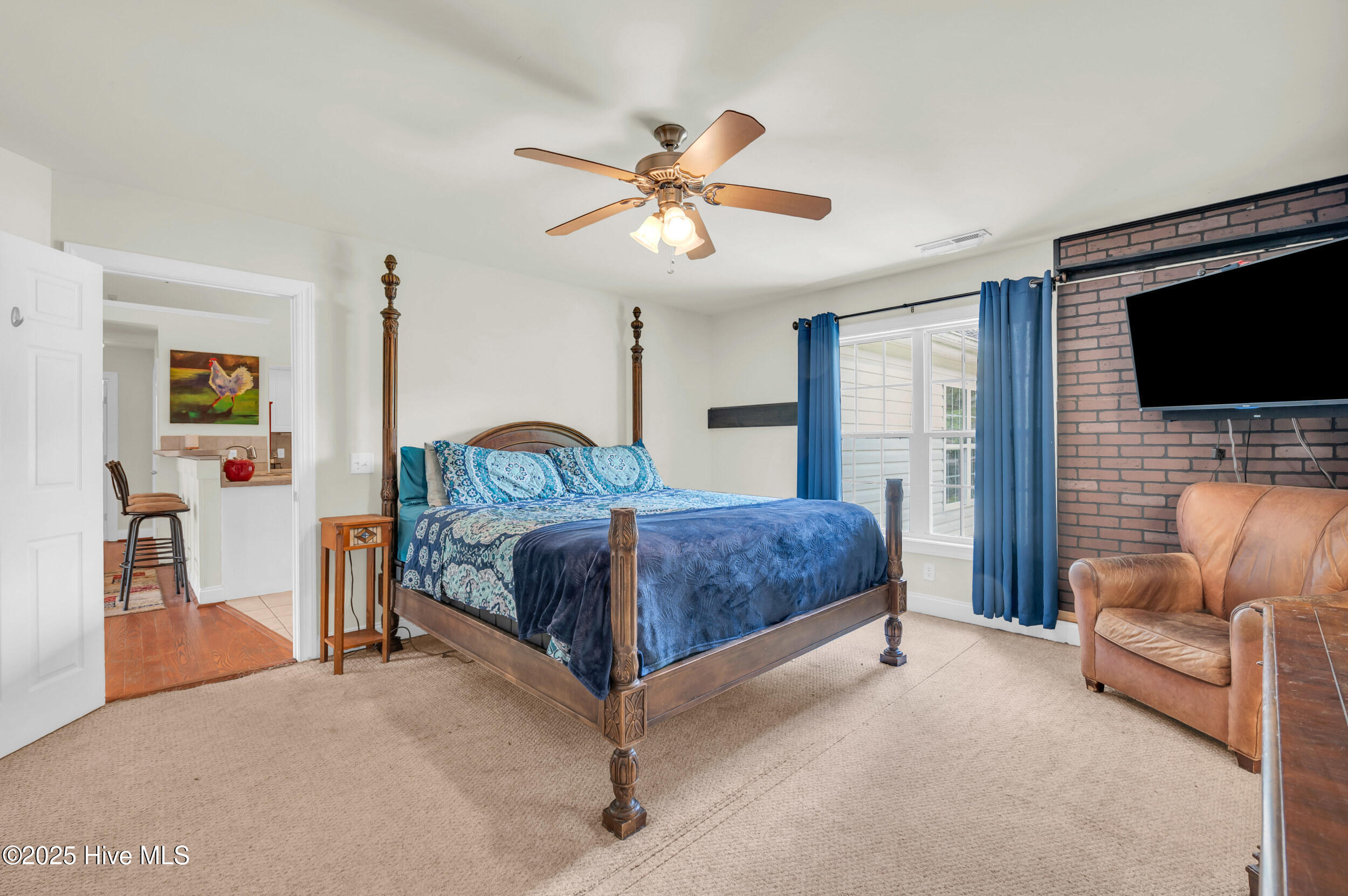 100517407 | Photo 16