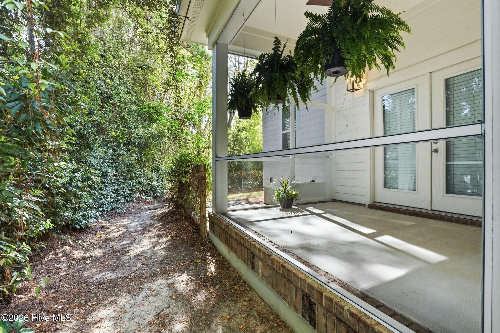 100565220 | Photo 56