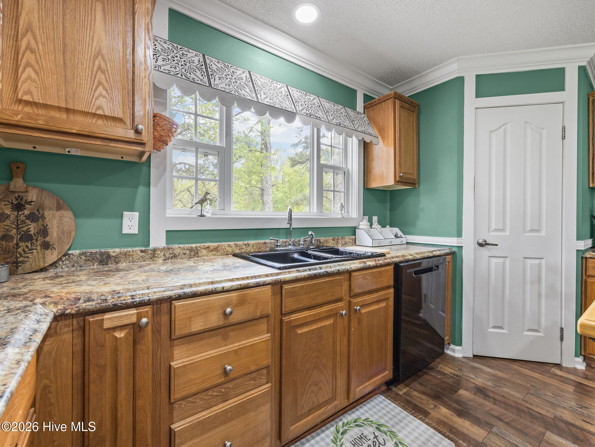 100566211 | Photo 30