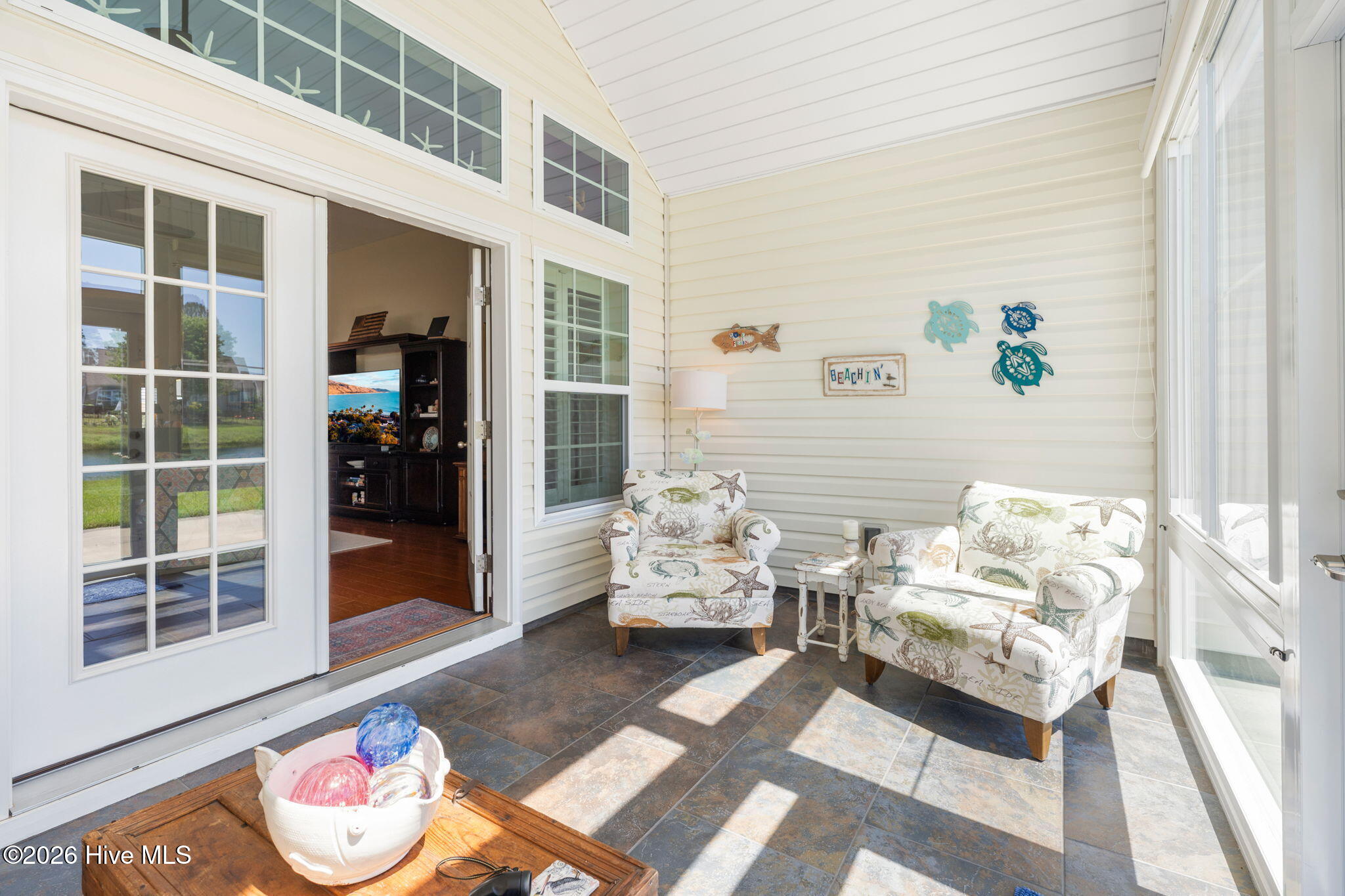 100569194 | Photo 30