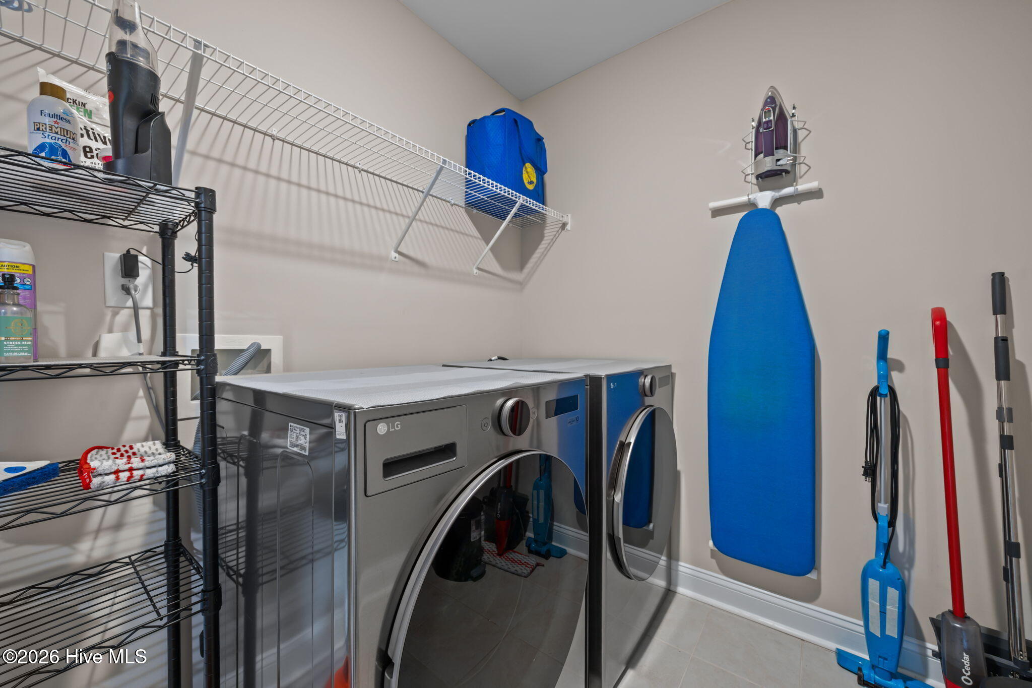 100561827 | Photo 32