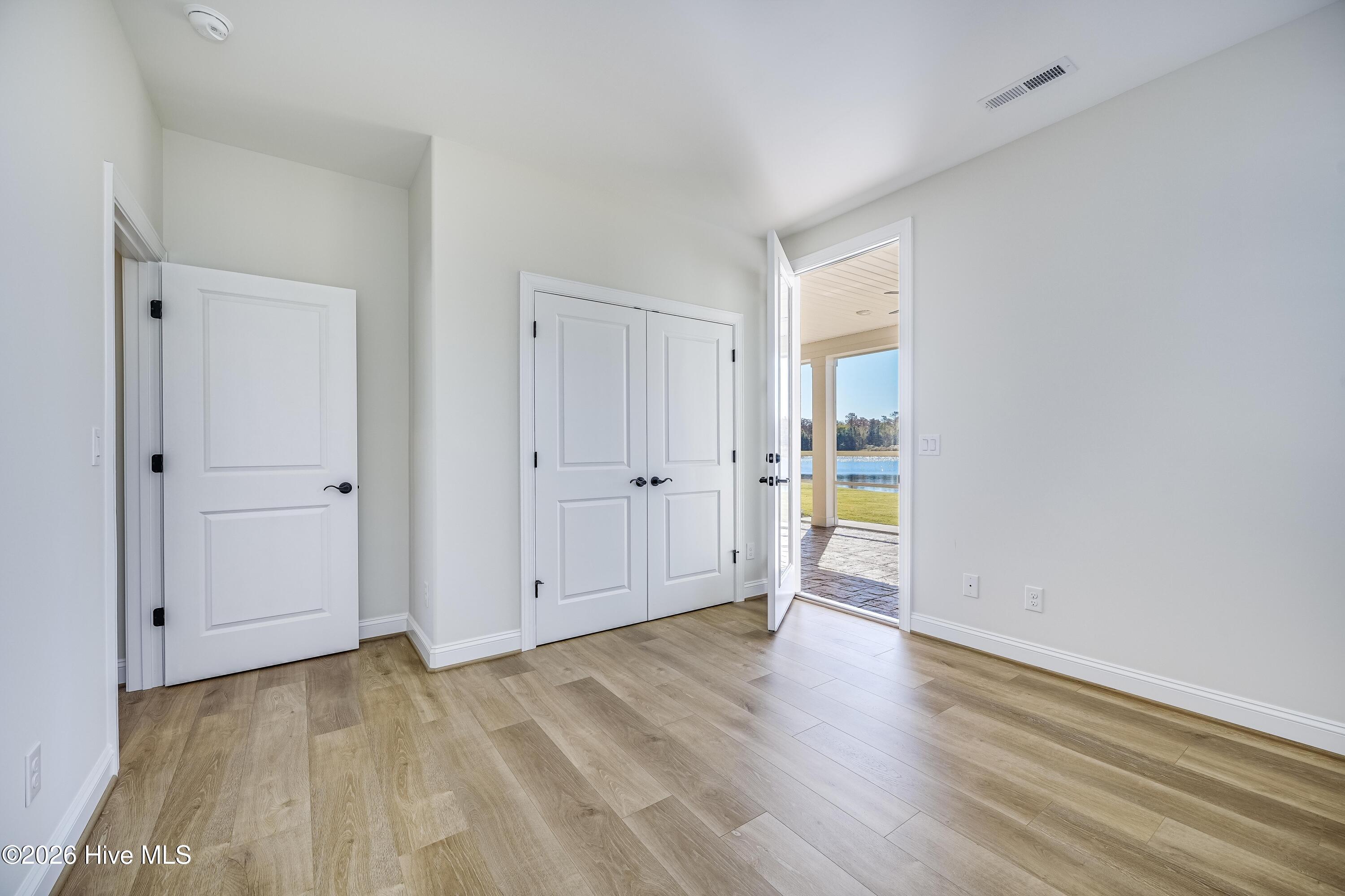 100564282 | Photo 30