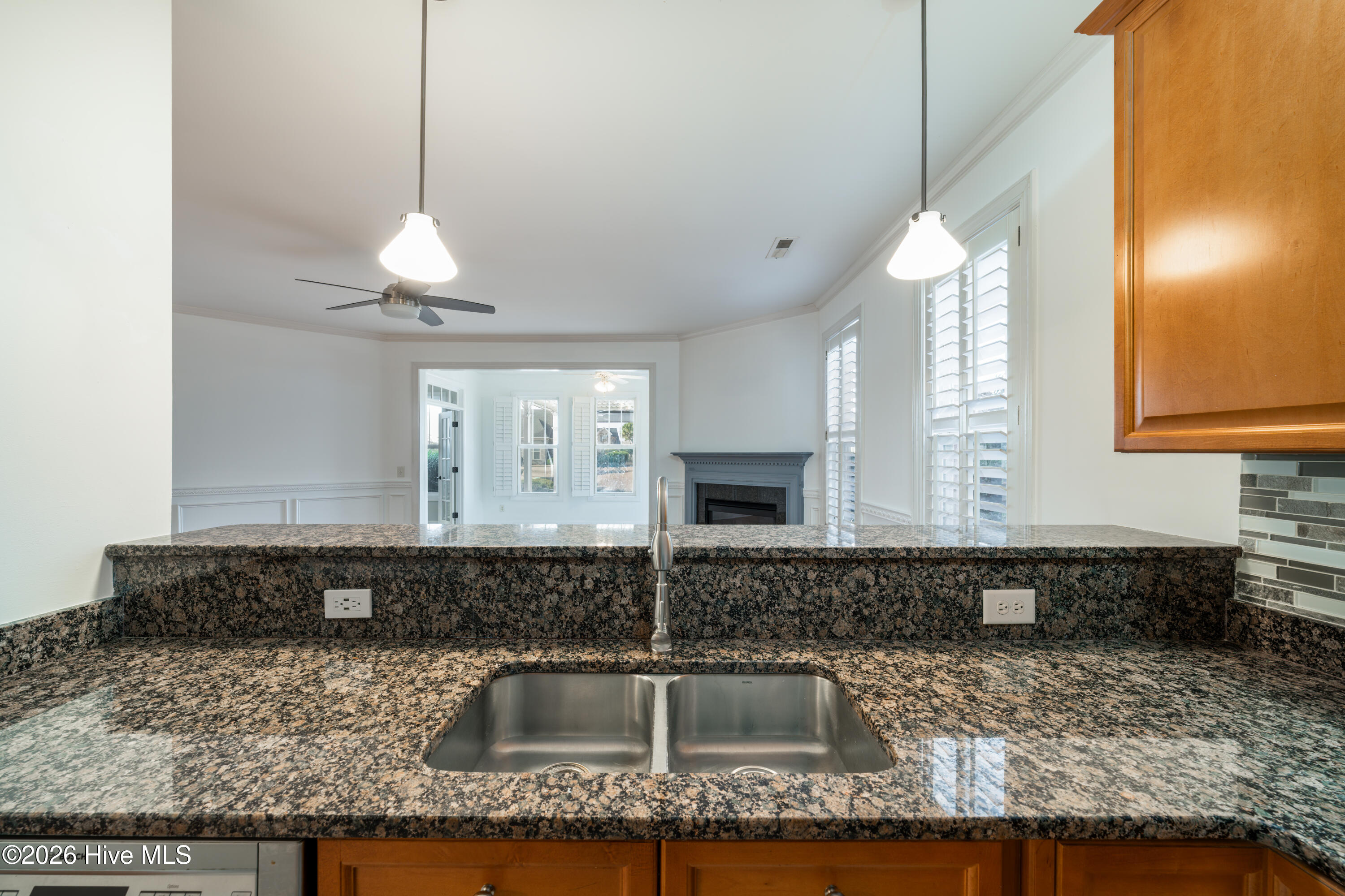 100548724 | Photo 22