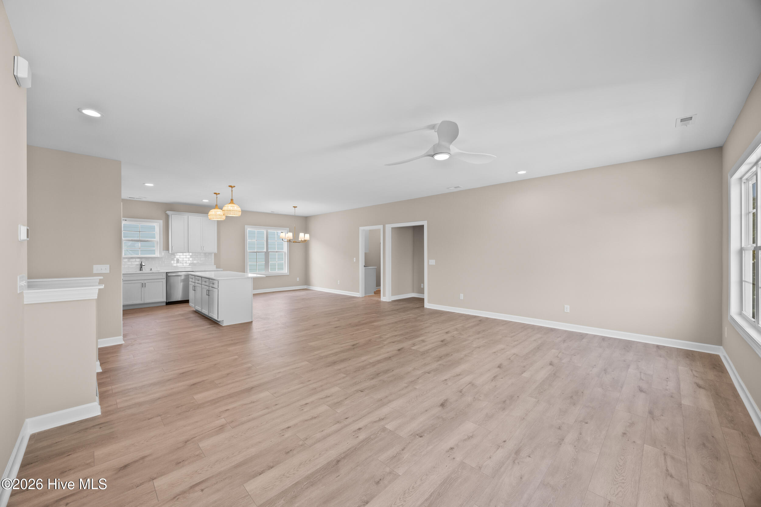 100545866 | Photo 24