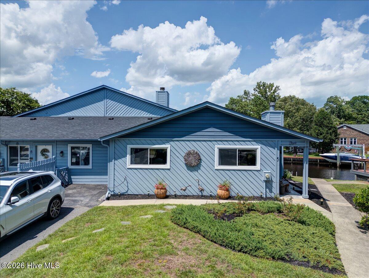 Exterior photo of 5 Harbour Walk, New Bern, NC 28562. MLS: 100587329