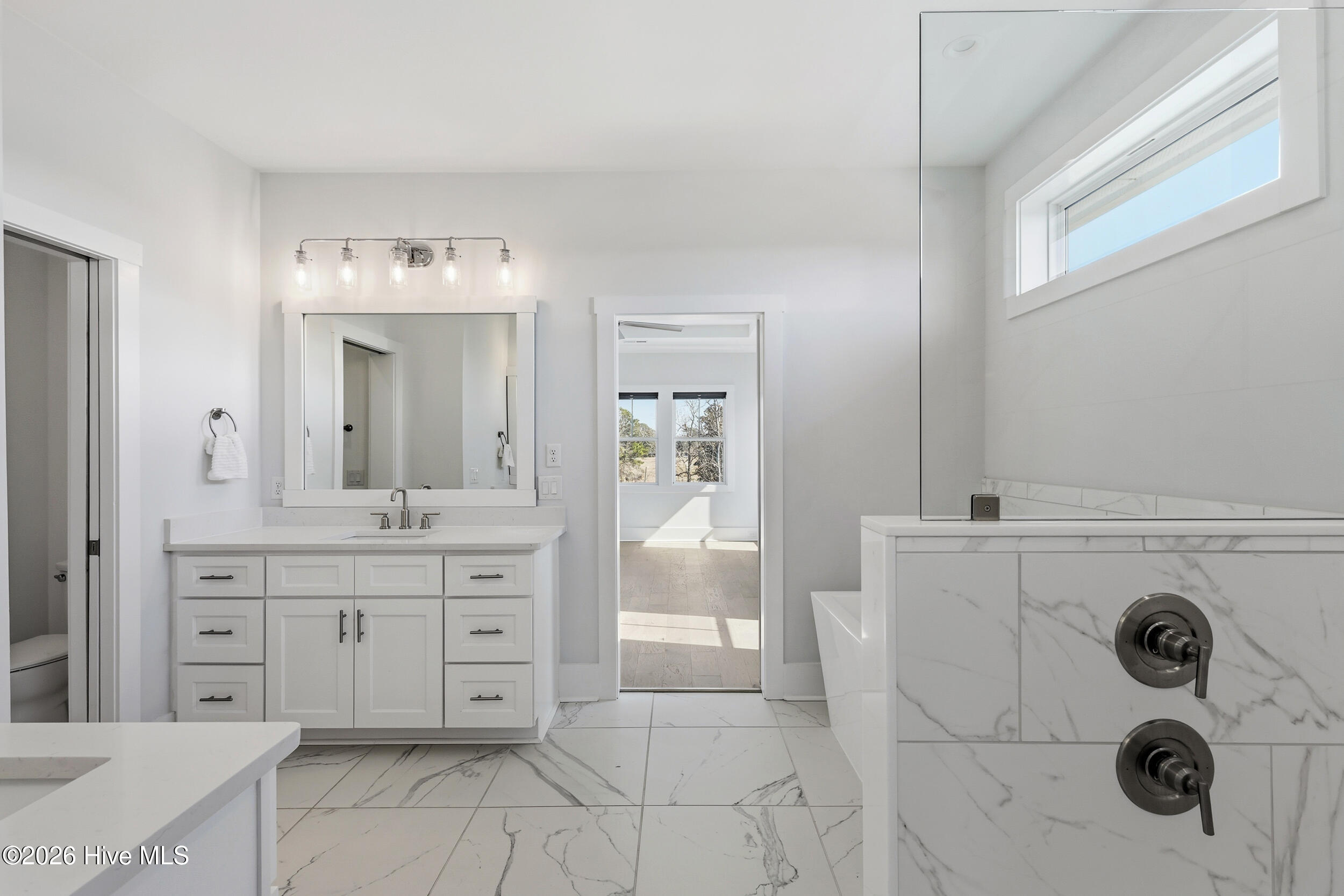 100553970 | Photo 45