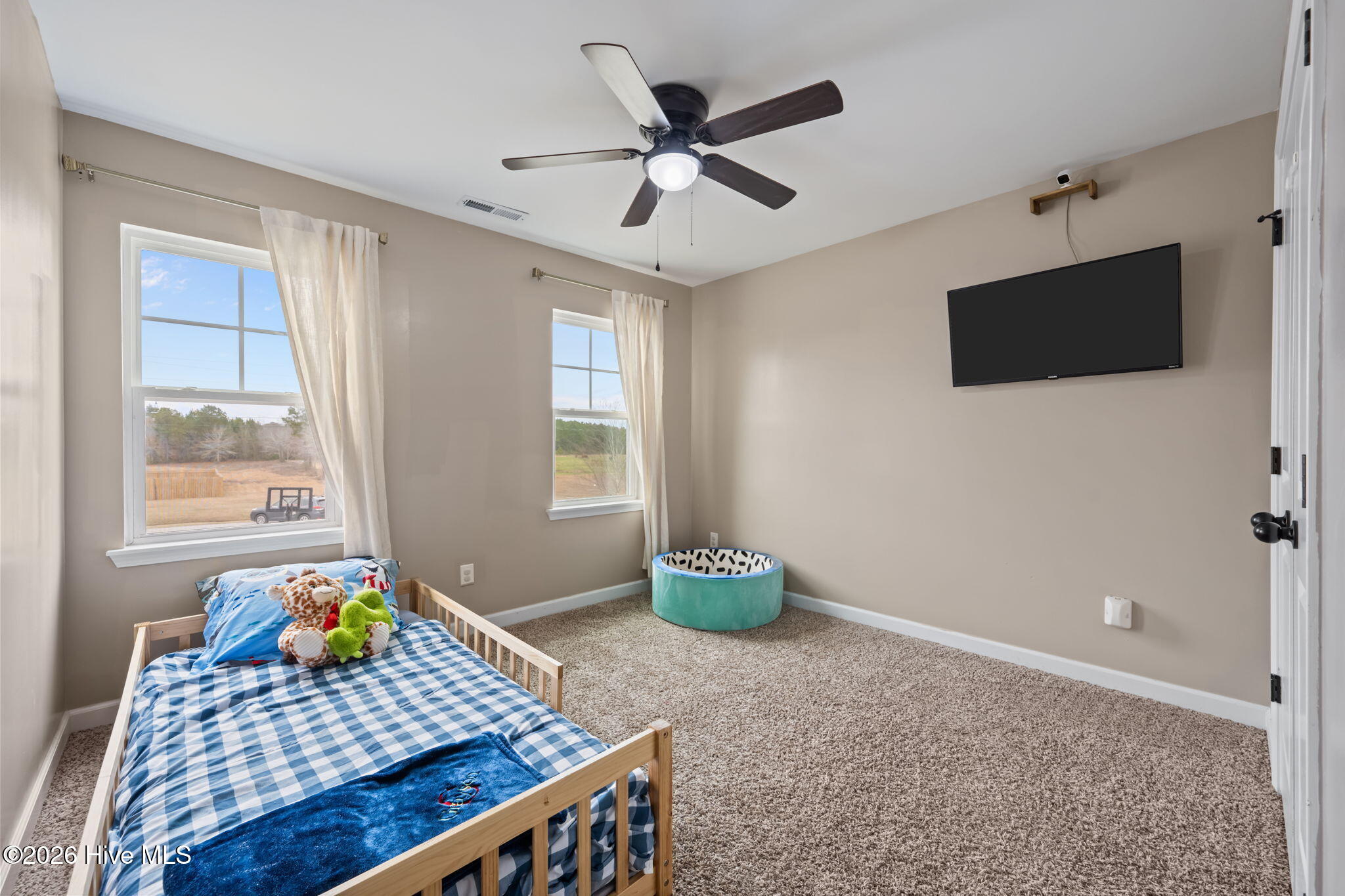 100557643 | Photo 30