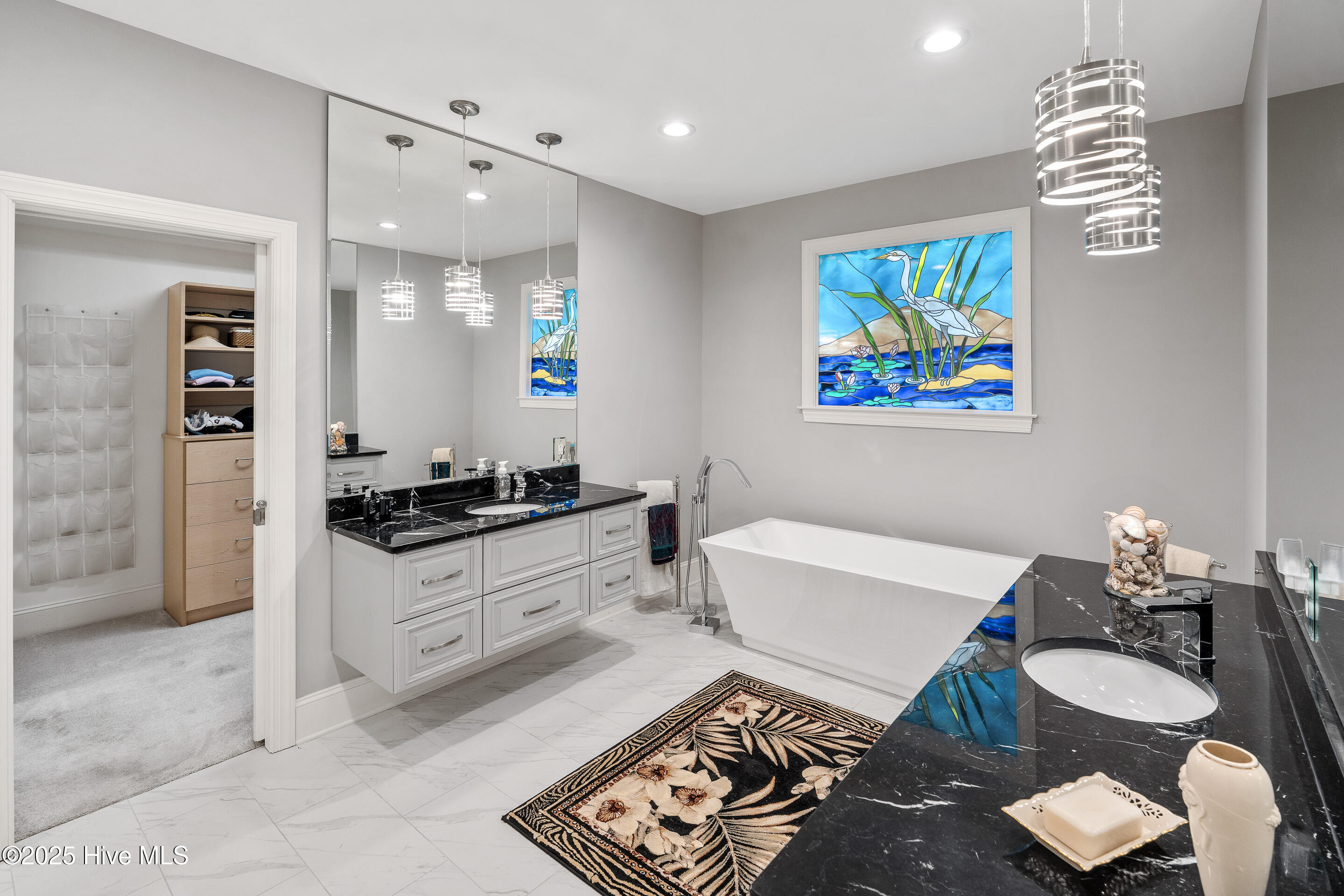 100549058 | Photo 26